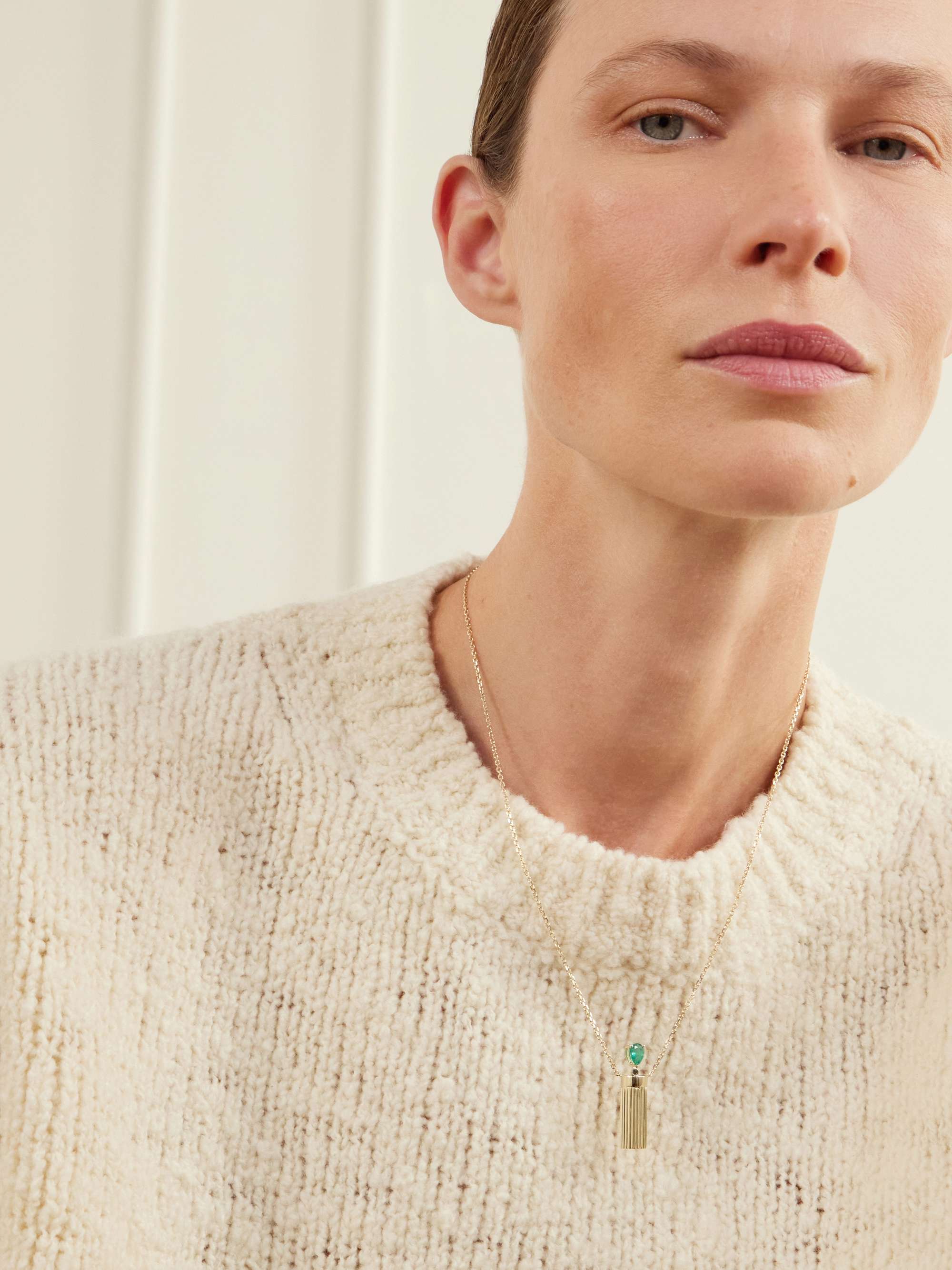 YVONNE LÉON 