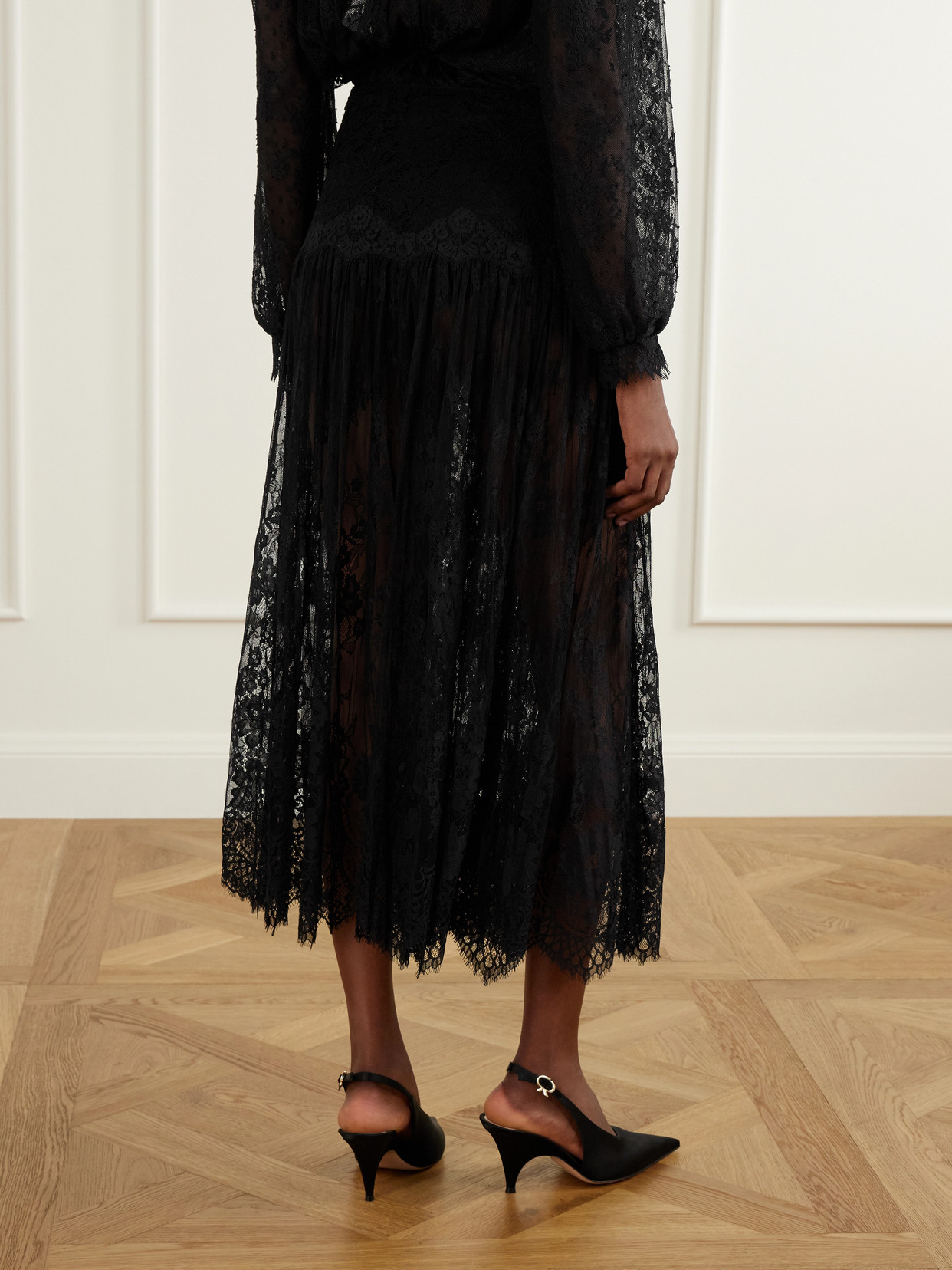 Dôen - Giorgine Scalloped Lace Midi