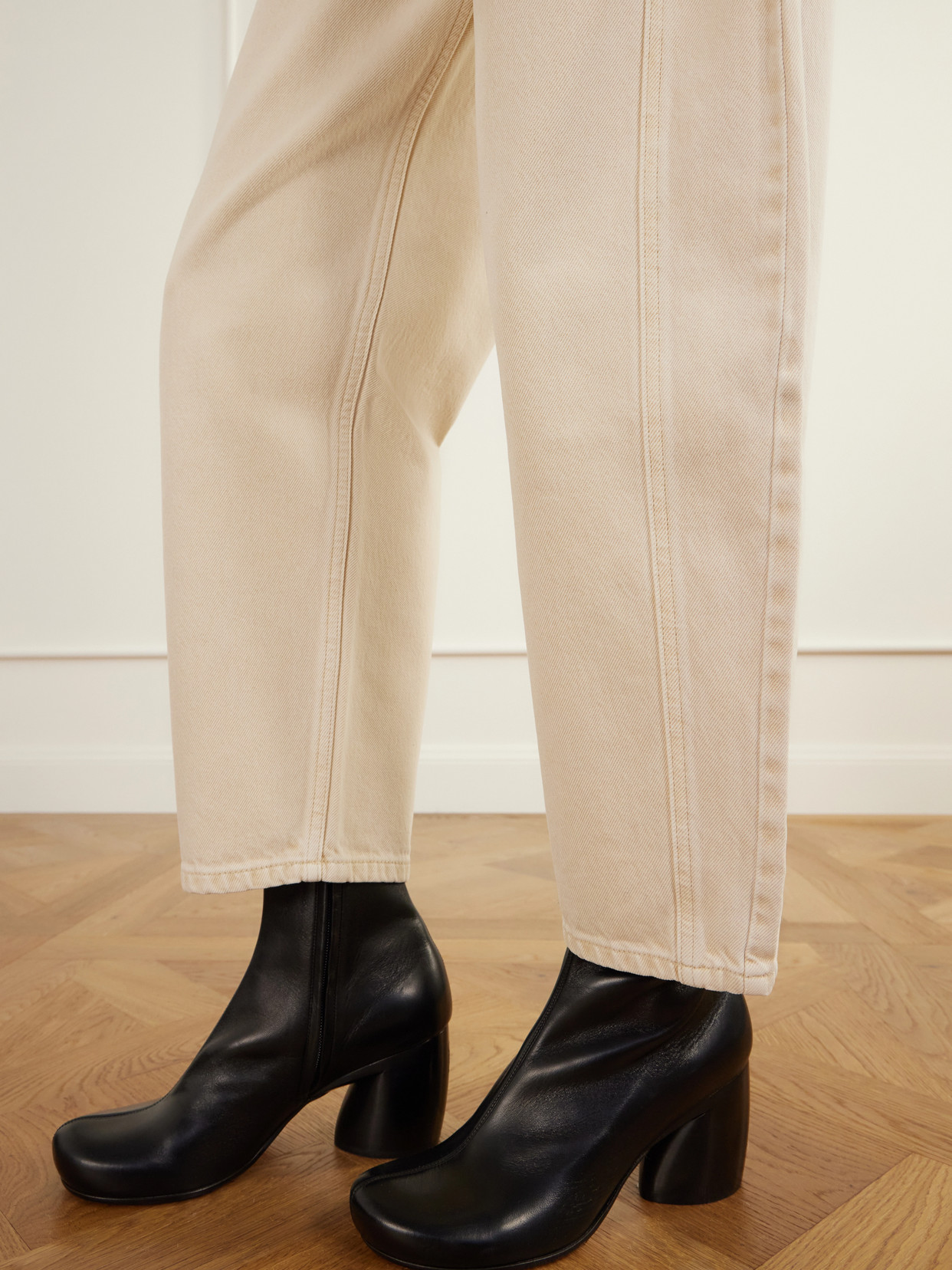 Oriane Mid-Rise Barrel-Leg Jeans