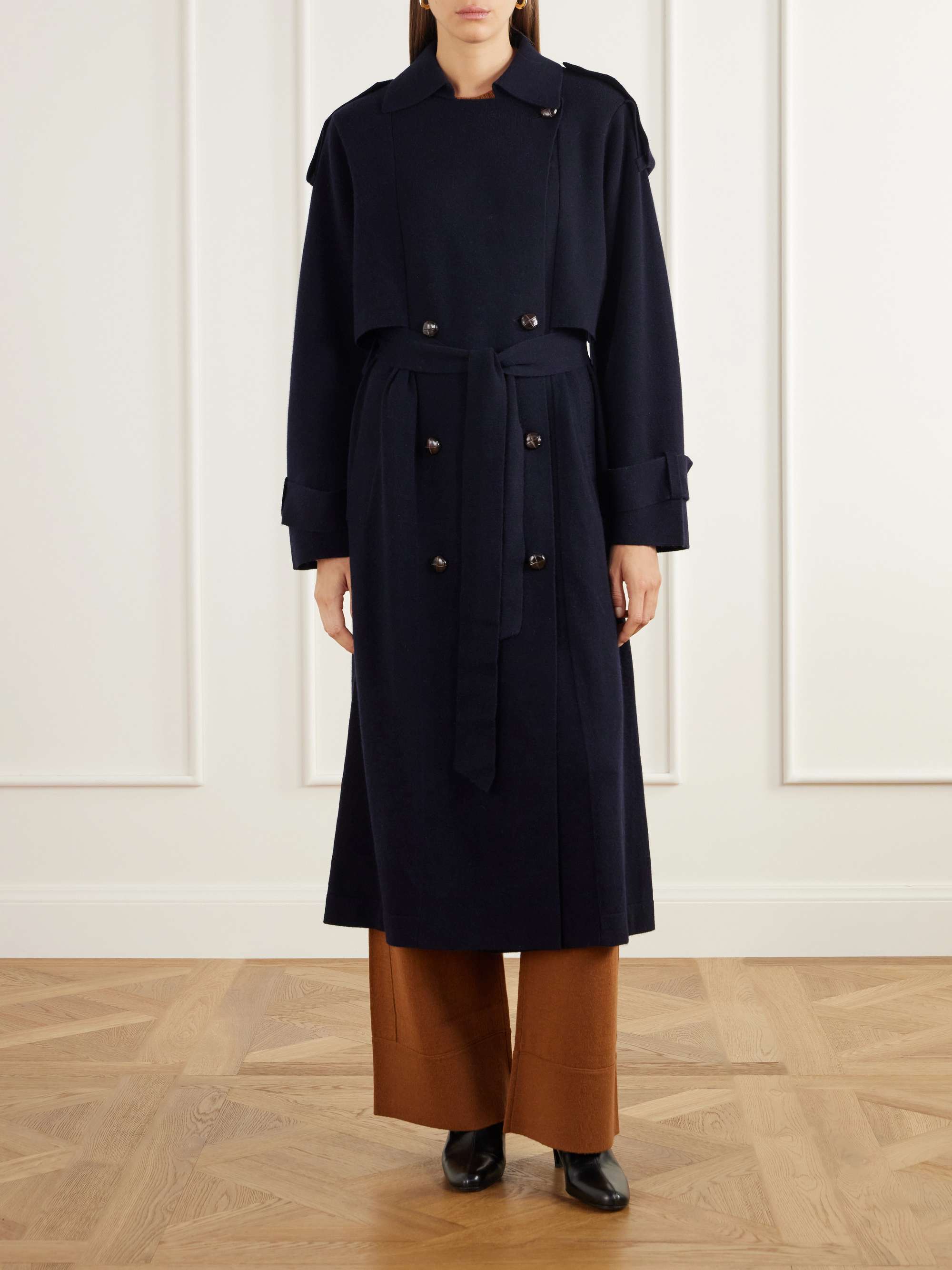 ALLUDE 