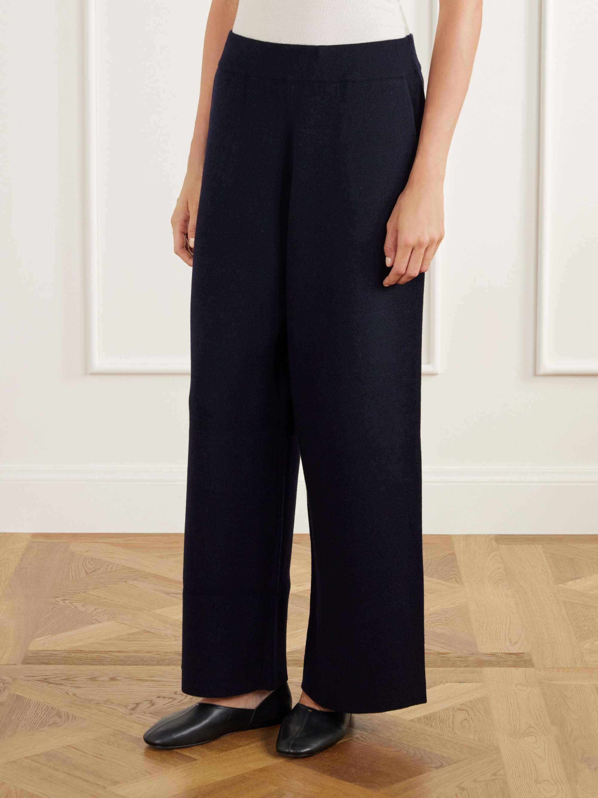 ALLUDE 