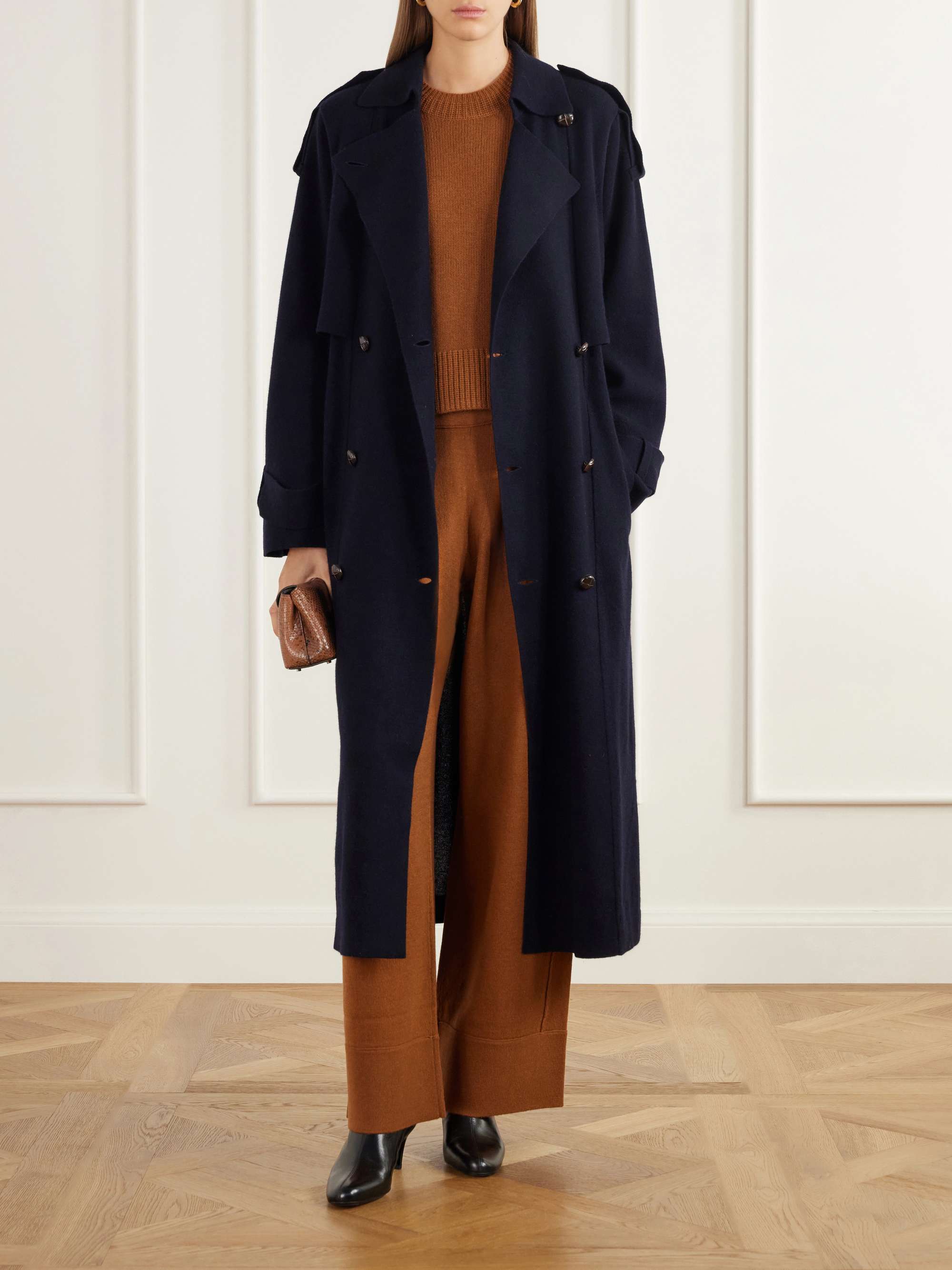 ALLUDE 