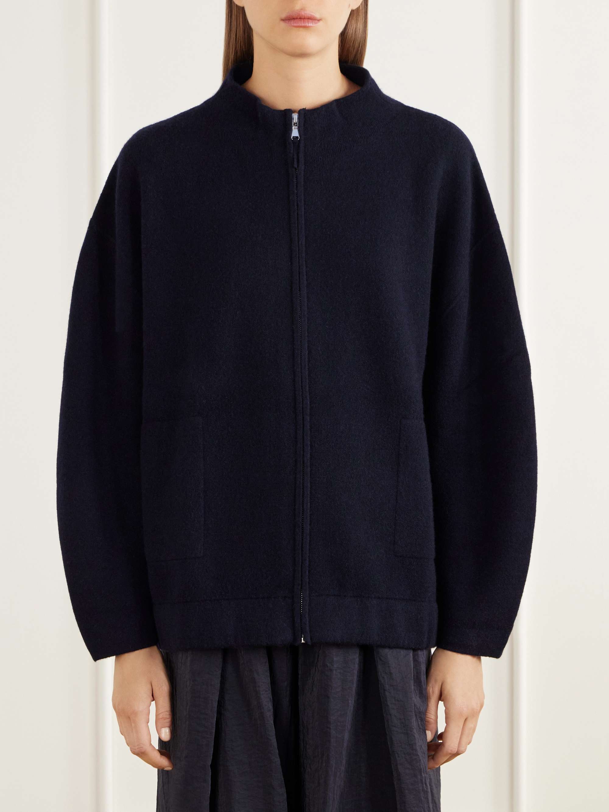 ALLUDE 