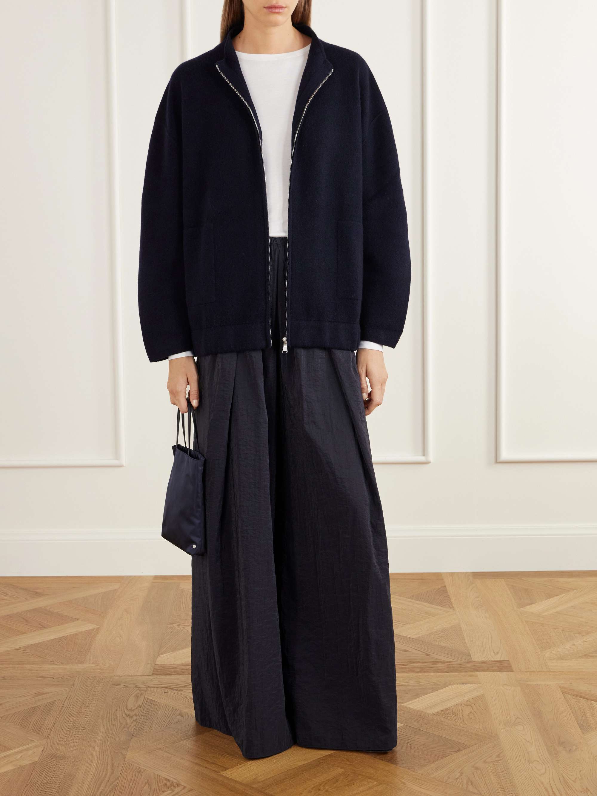 ALLUDE 