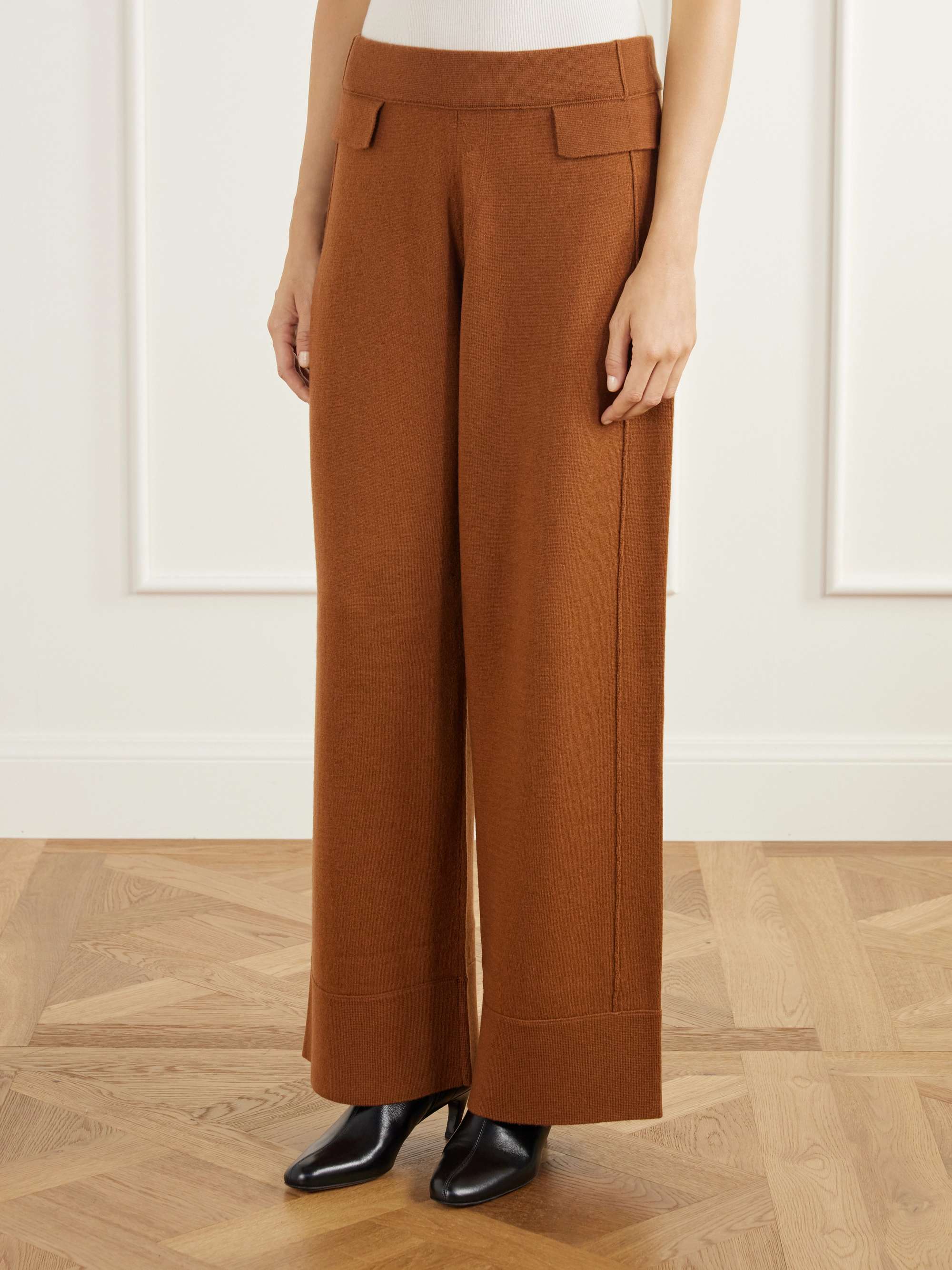 ALLUDE 