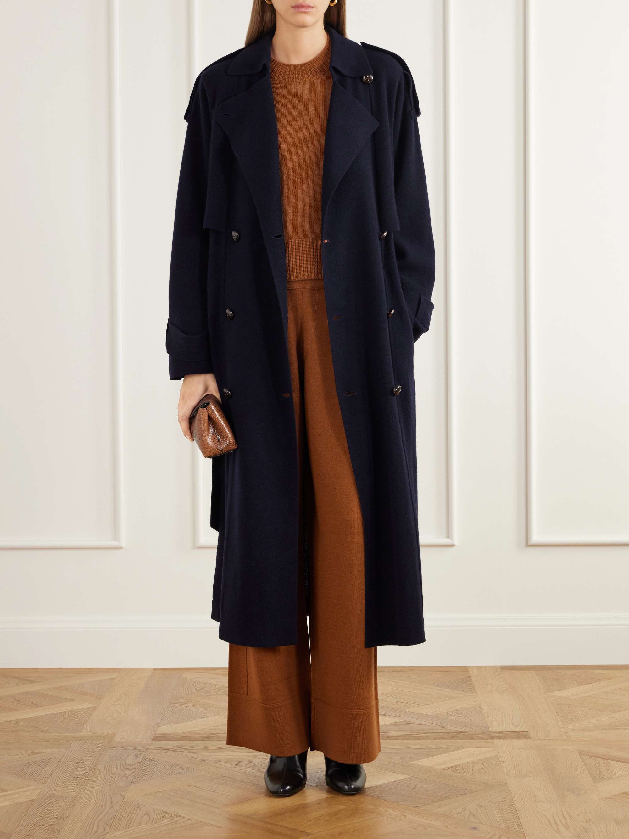 ALLUDE 