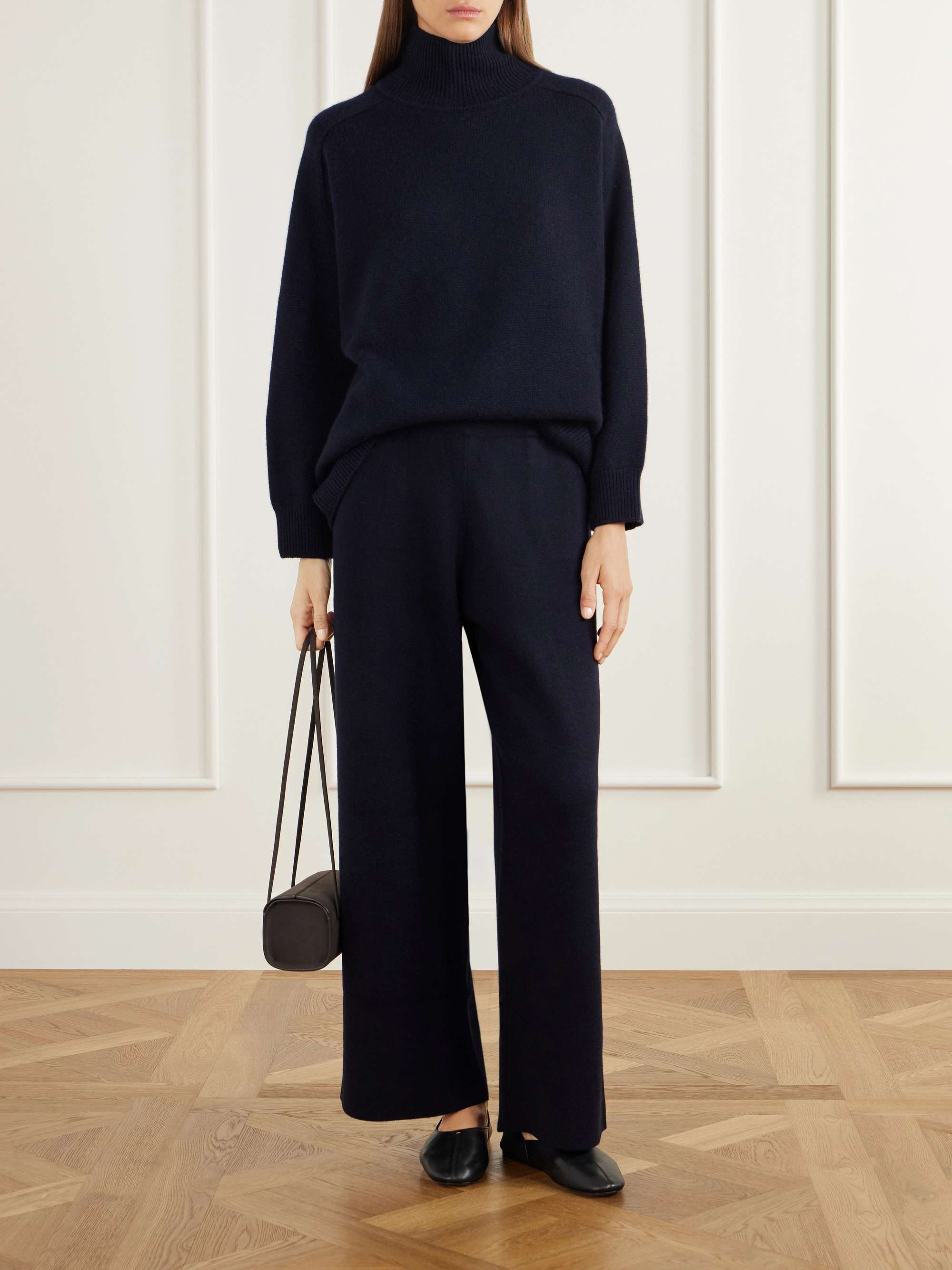 ALLUDE 