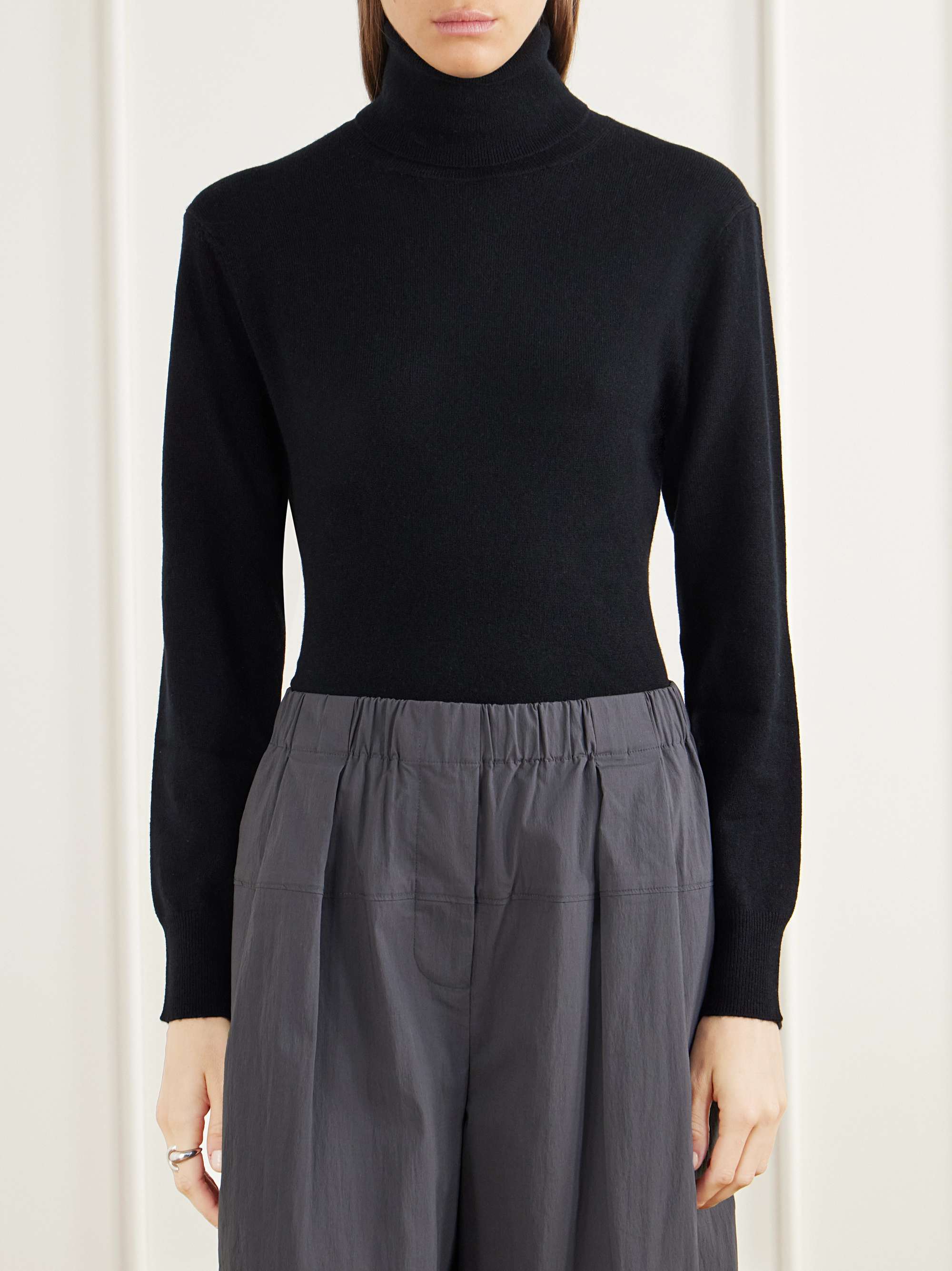 ALLUDE 