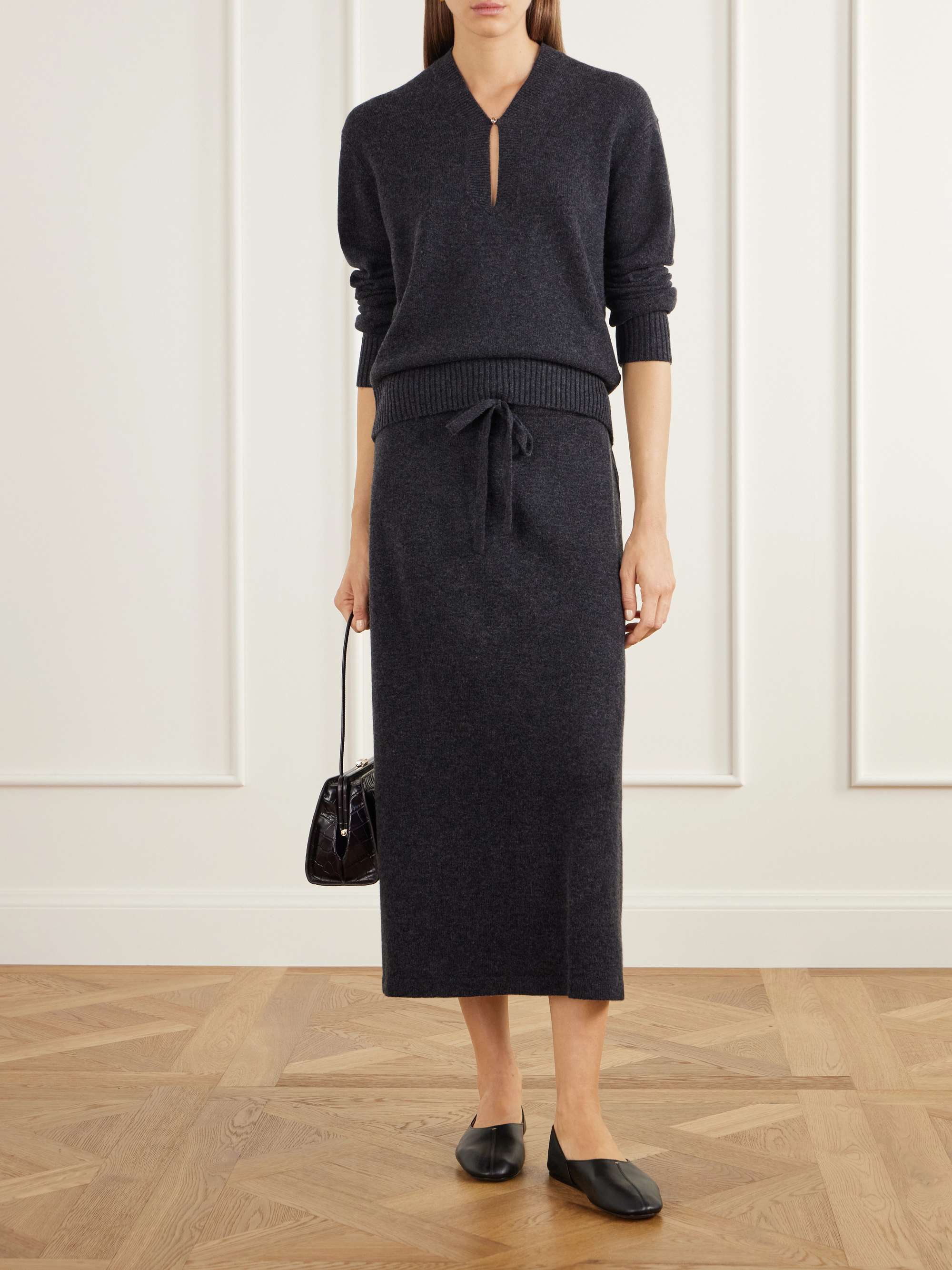 ALLUDE 