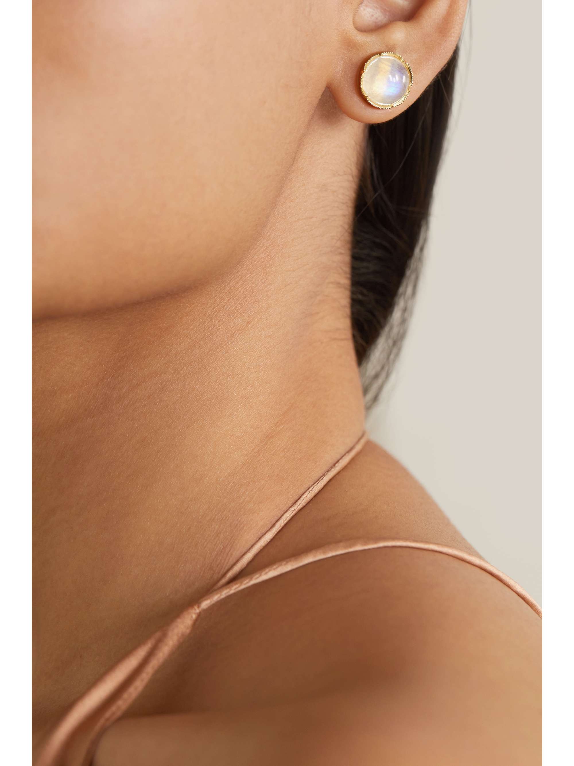 IRENE NEUWIRTH Classic 18-karat gold moonstone earrings