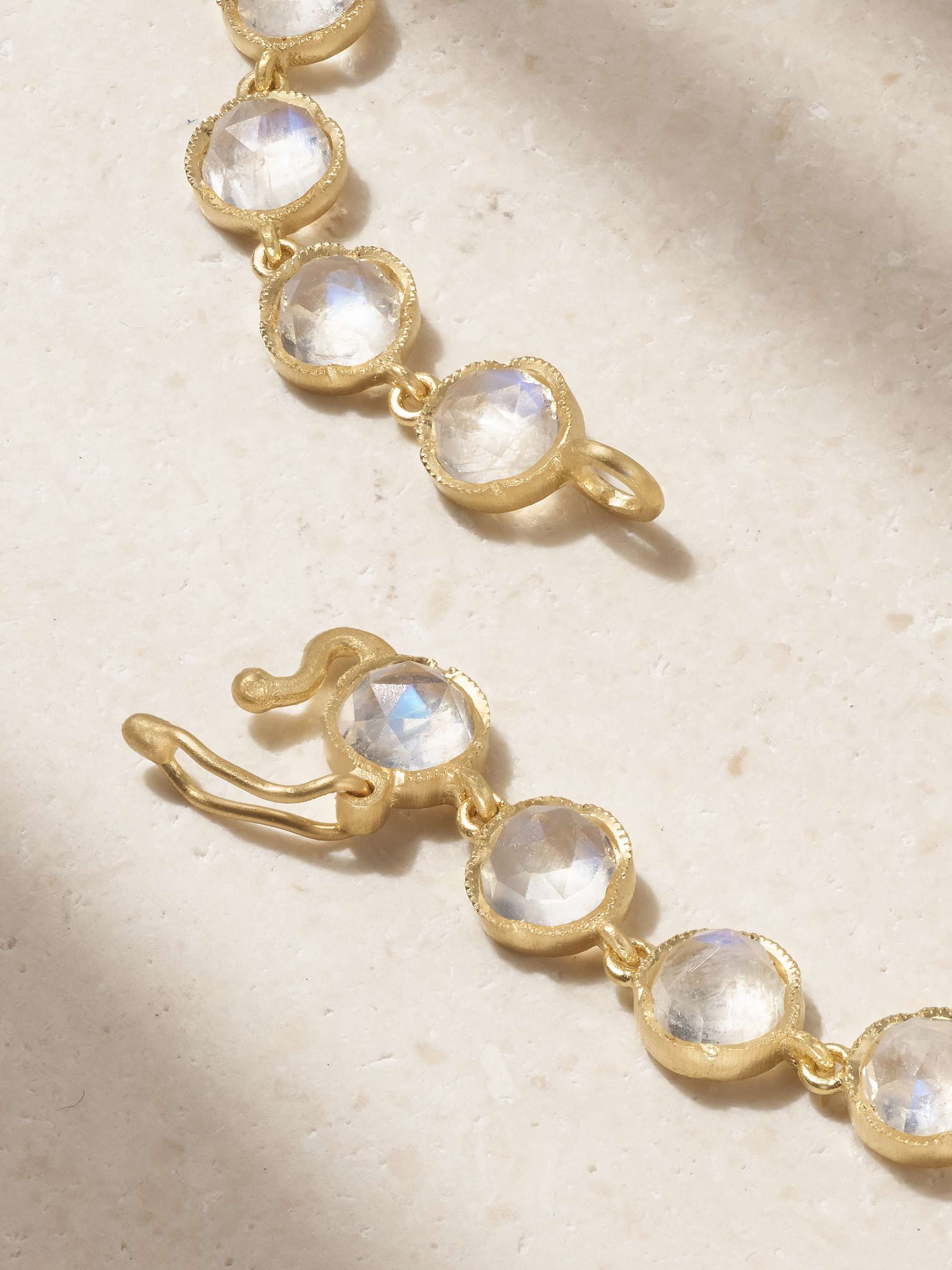 IRENE NEUWIRTH Classic 18-karat gold lapis lazuli bracelet