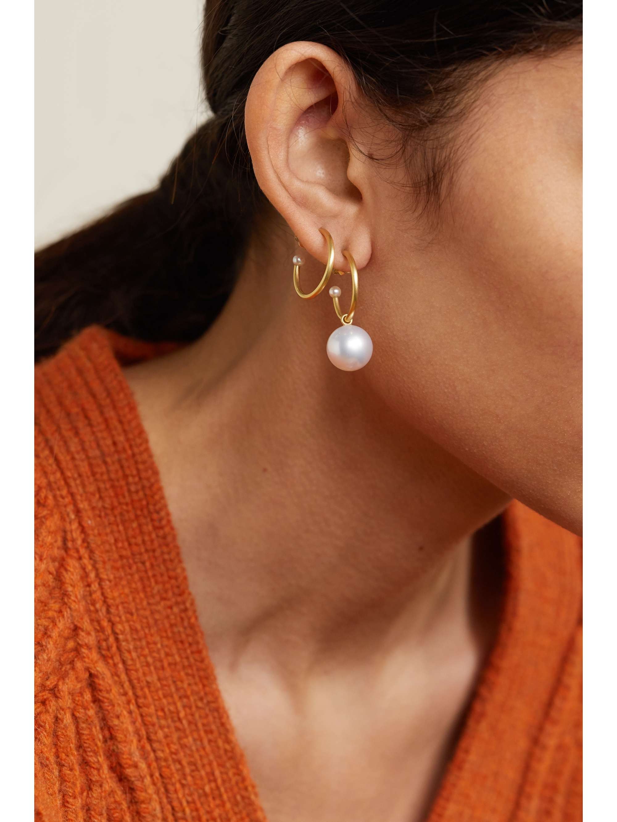 IRENE NEUWIRTH Gumball 18-karat gold pearl hoop earrings