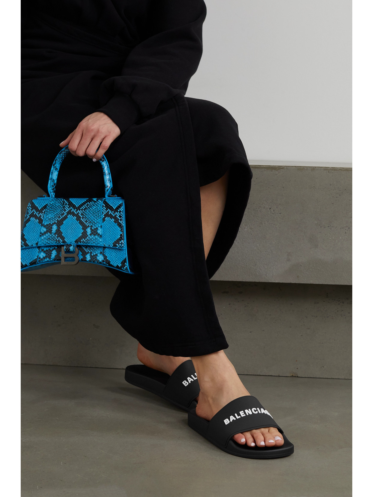 Piscine Logo-Embossed Rubber Slides