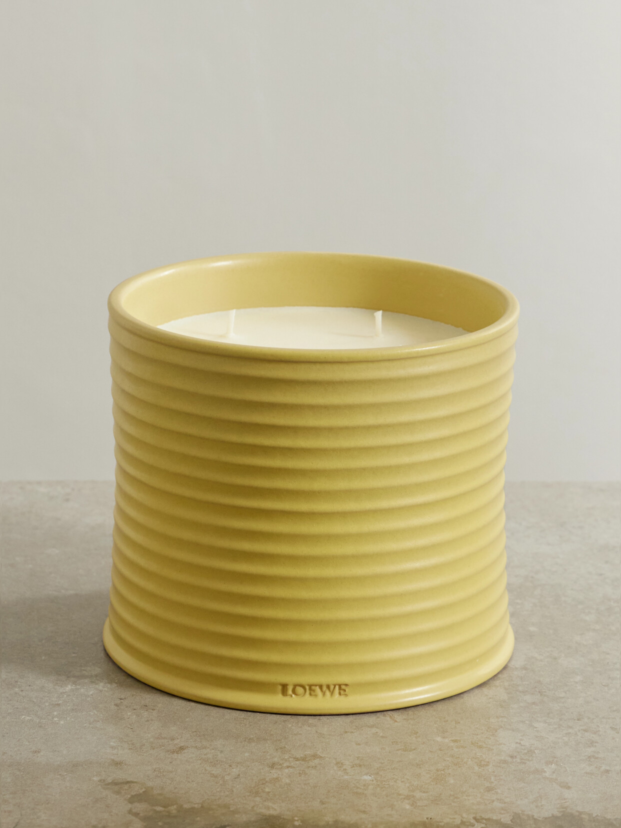 Loewe Honeysuckle Large Scented Candle, 2120g In Yellow