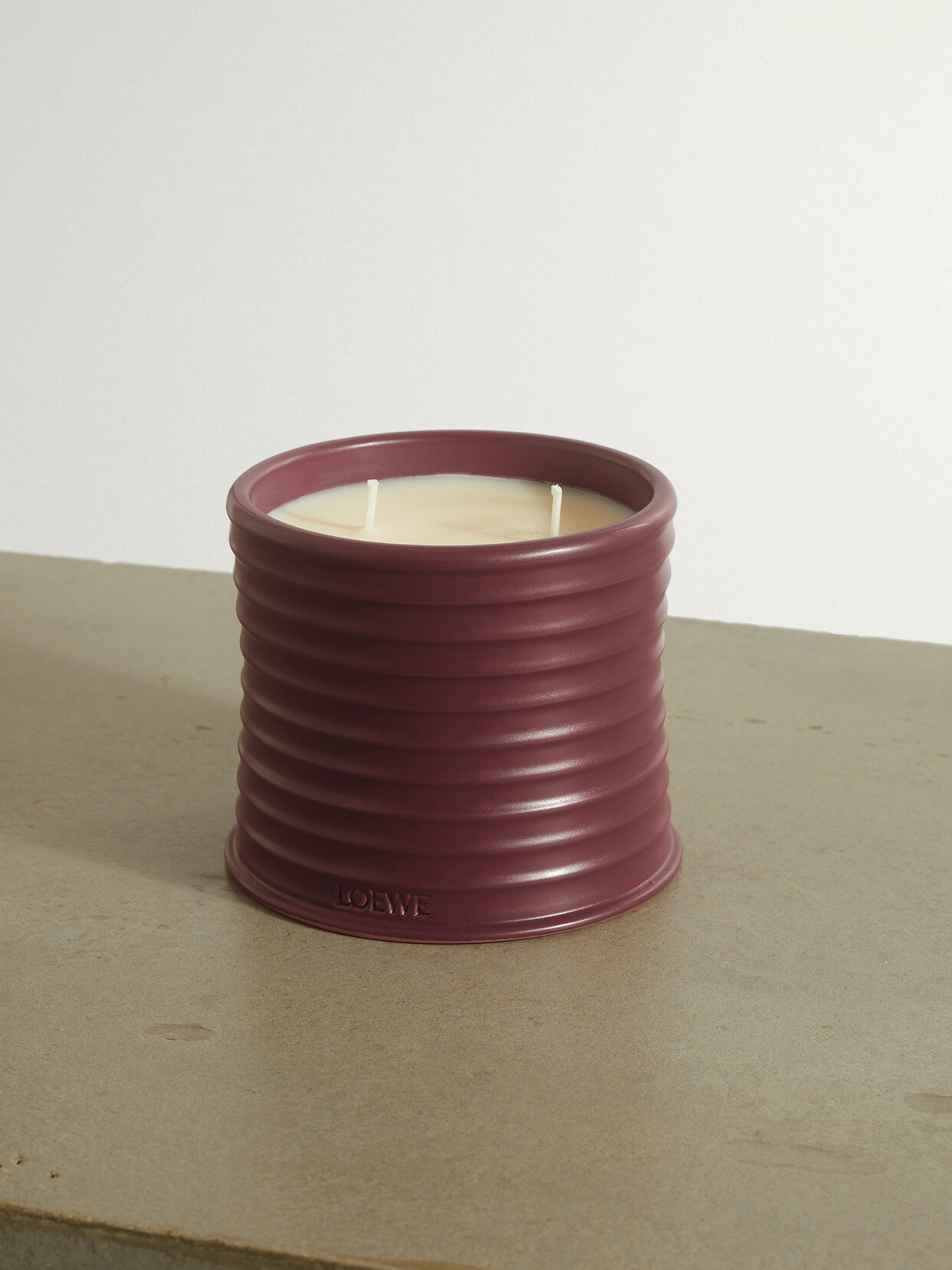 Loewe Beetroot Medium Scented Candle, 610g In Burgundy