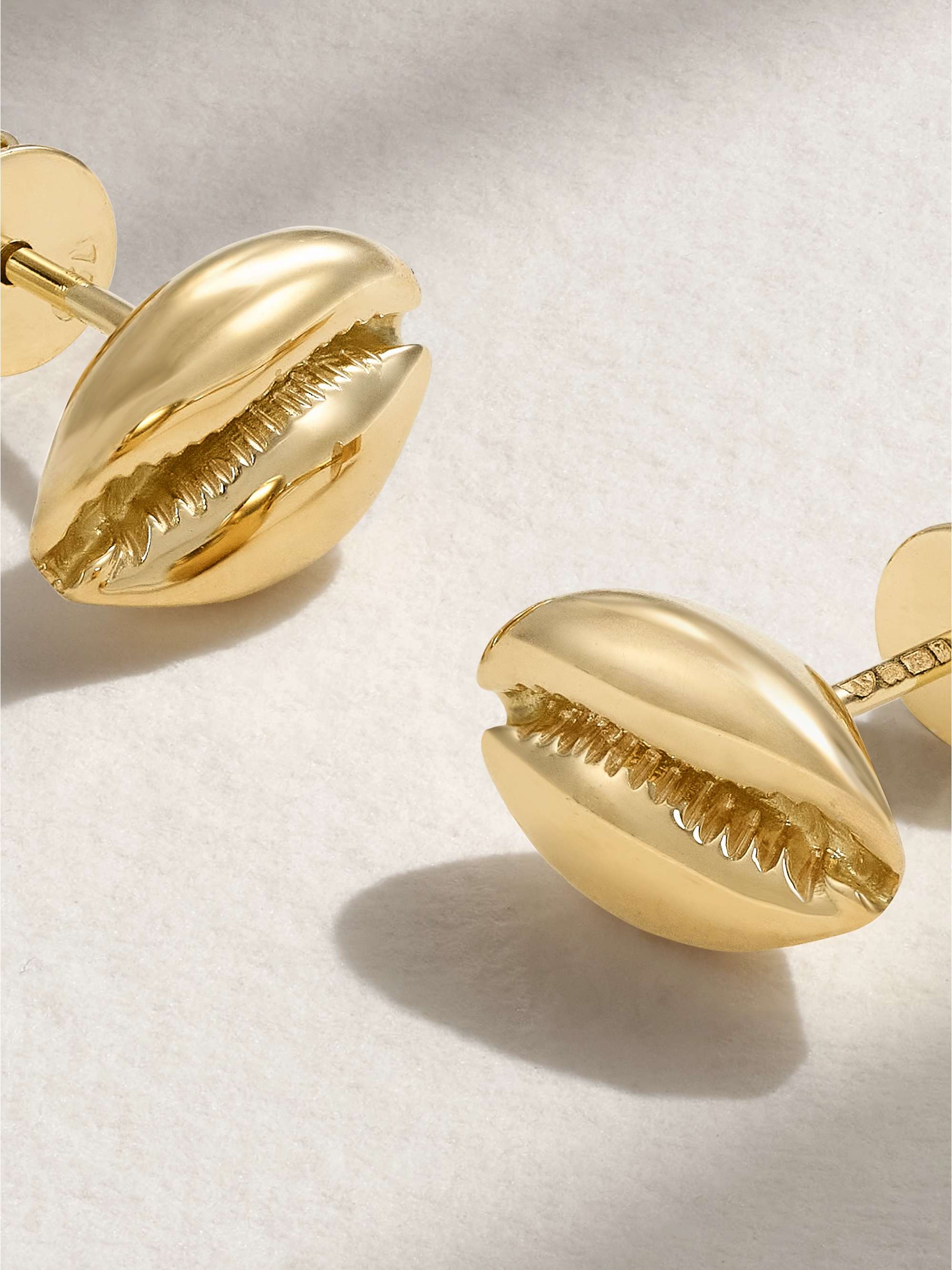 ALMASIKA Le Petit Cauri 18-karat gold earrings