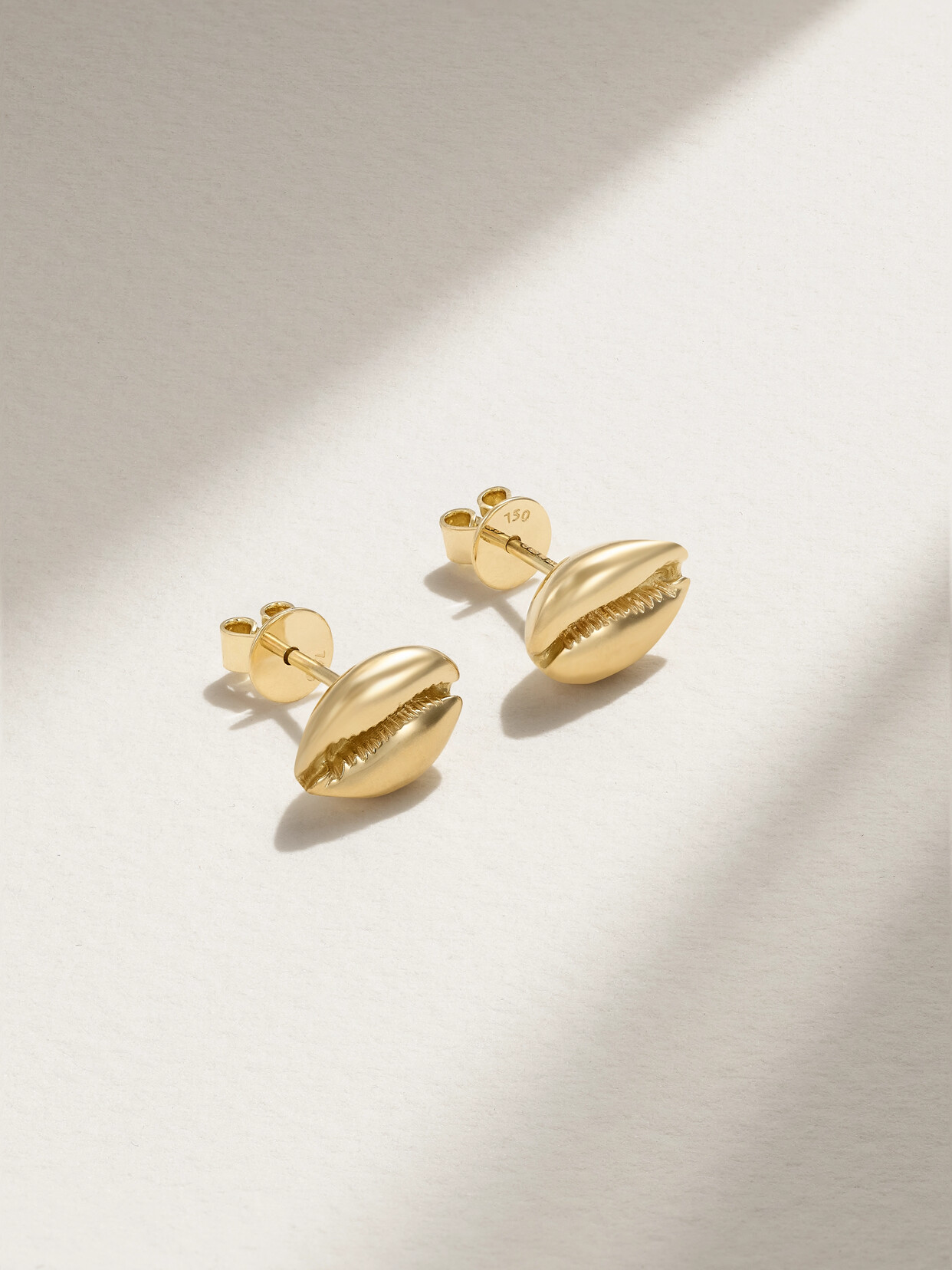 Almasika Le Petit Cauri 18-karat Gold Earrings