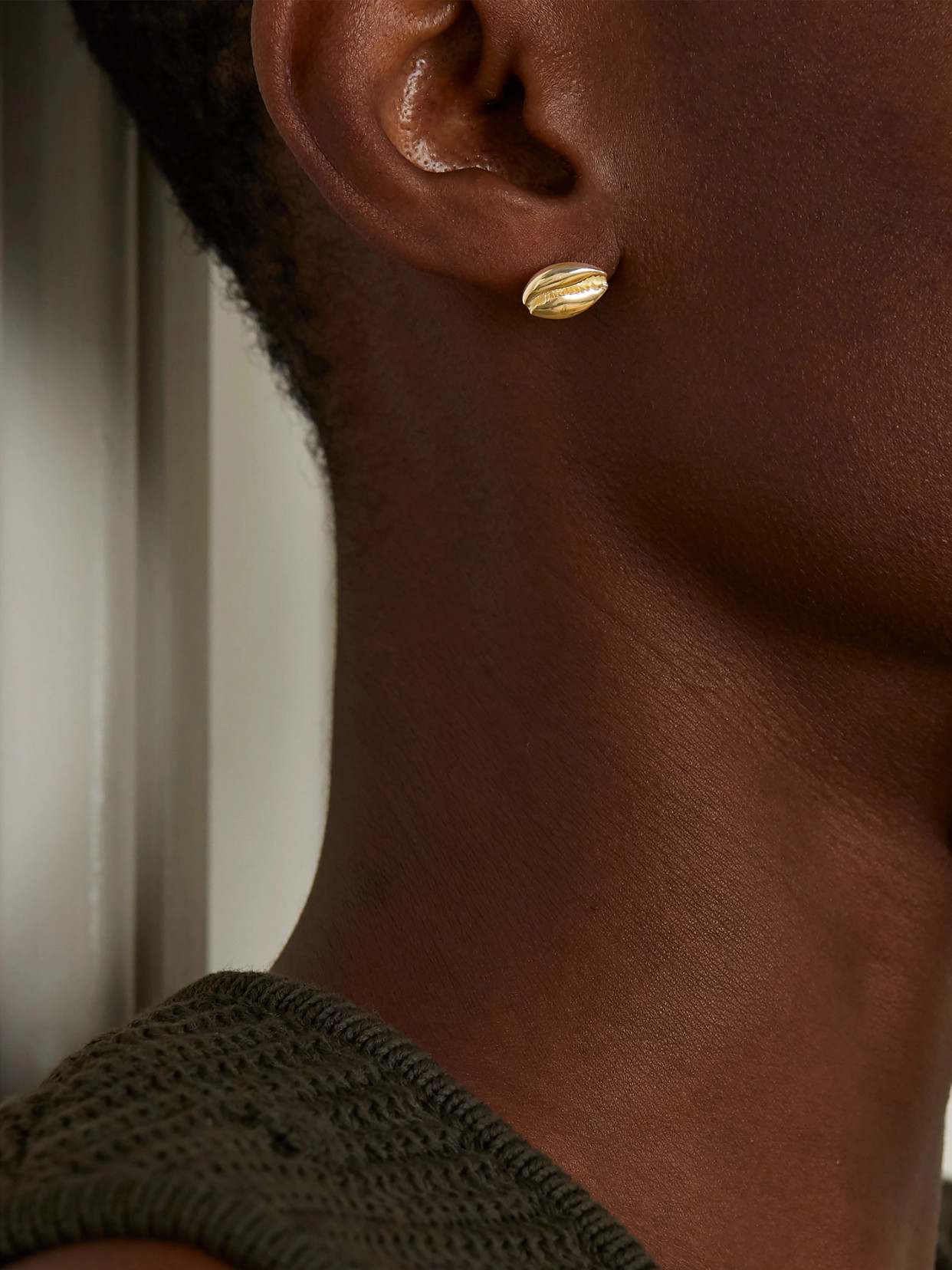 Almasika Le Petit Cauri 18-karat Gold Earrings In Gold