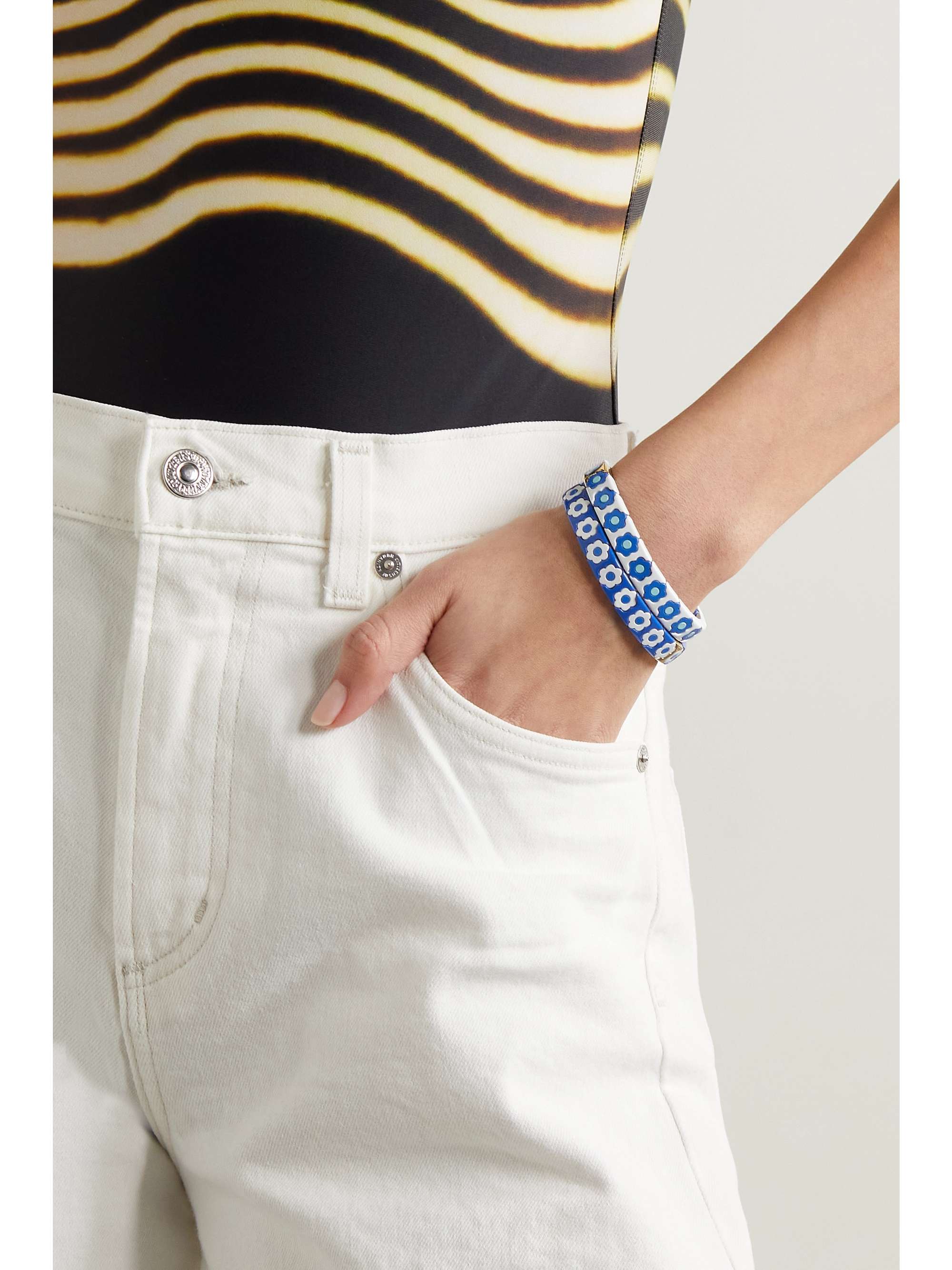 ROXANNE ASSOULIN Cornflower Set aus zwei Armbändern mit Emaille und vergoldeten Details