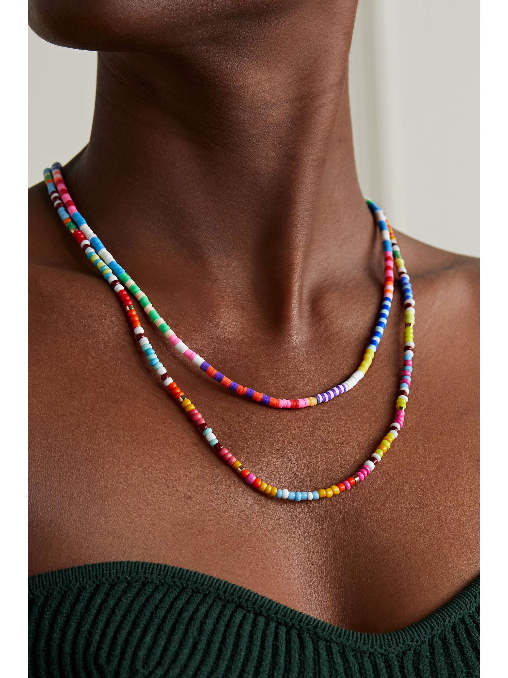 ROXANNE ASSOULIN Set de deux colliers en perles et métal doré Technicolor