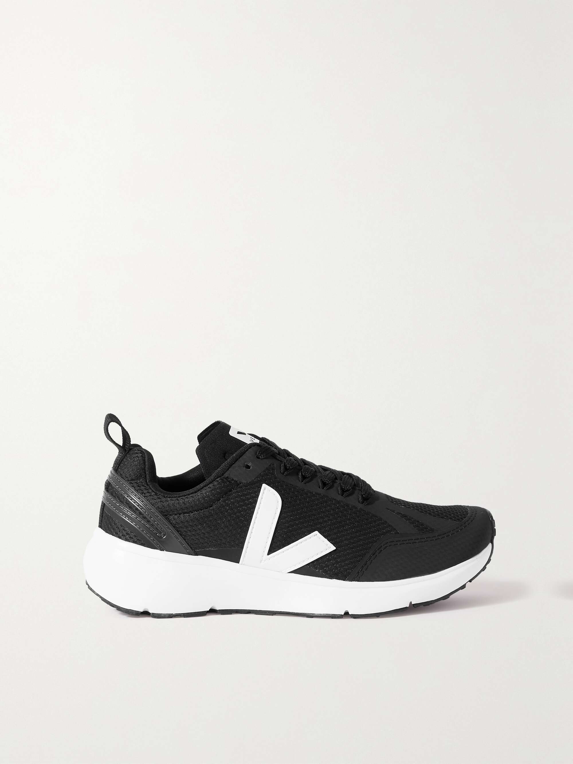 black trainers veja