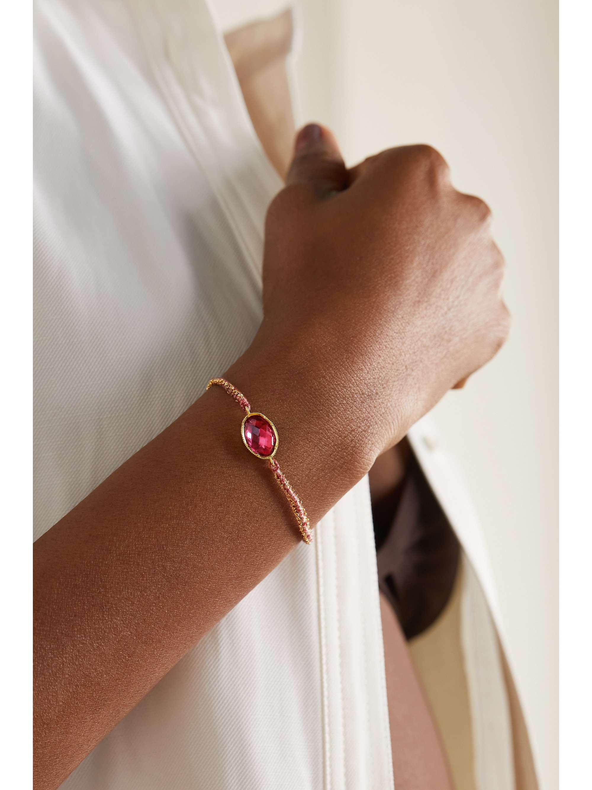 BROOKE GREGSON Orbit Armband aus 18 Karat Gold mit Seide und Turmalin