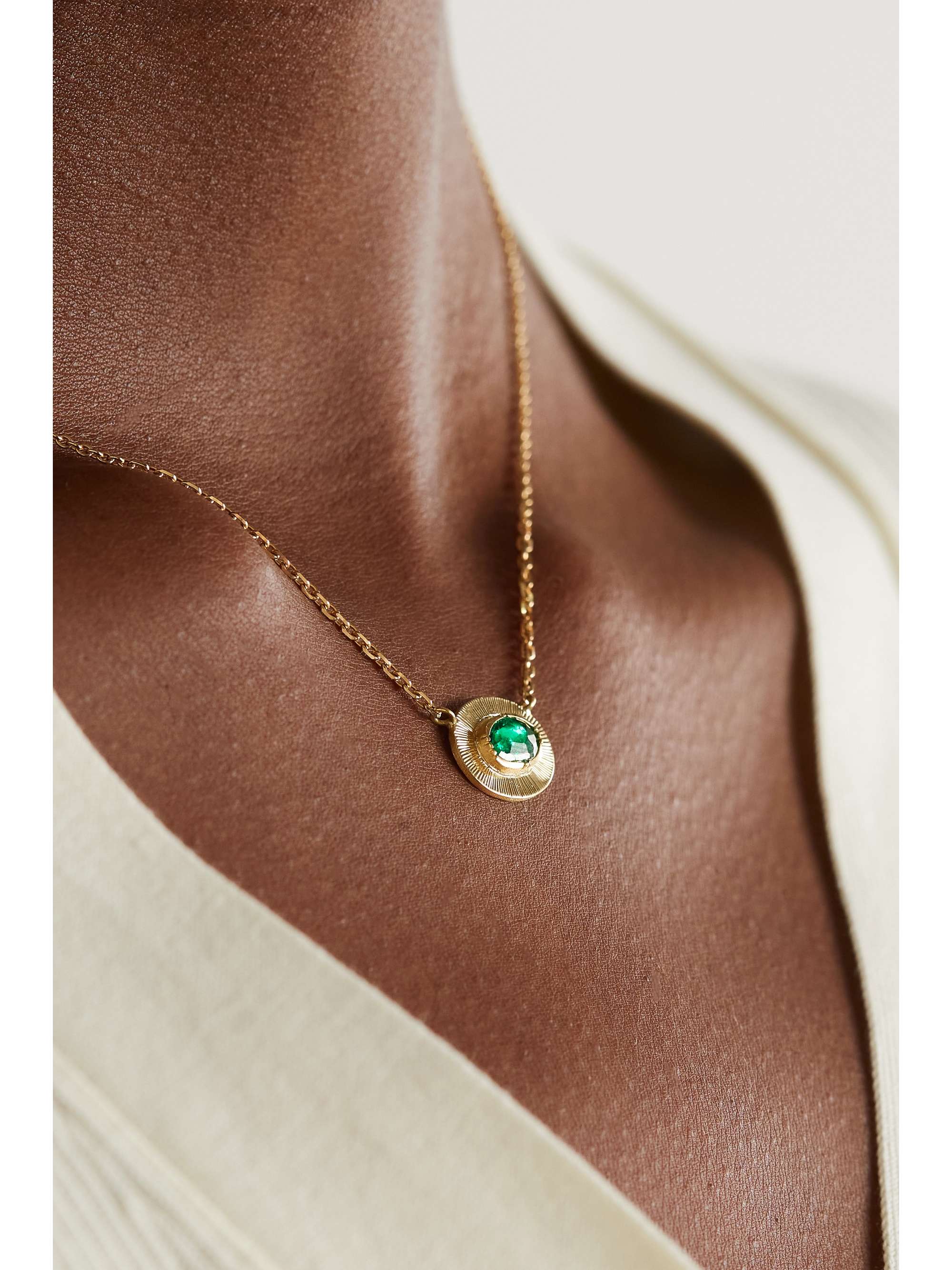 BROOKE GREGSON Ellipse Kette aus 18 Karat Gold mit Smaragd