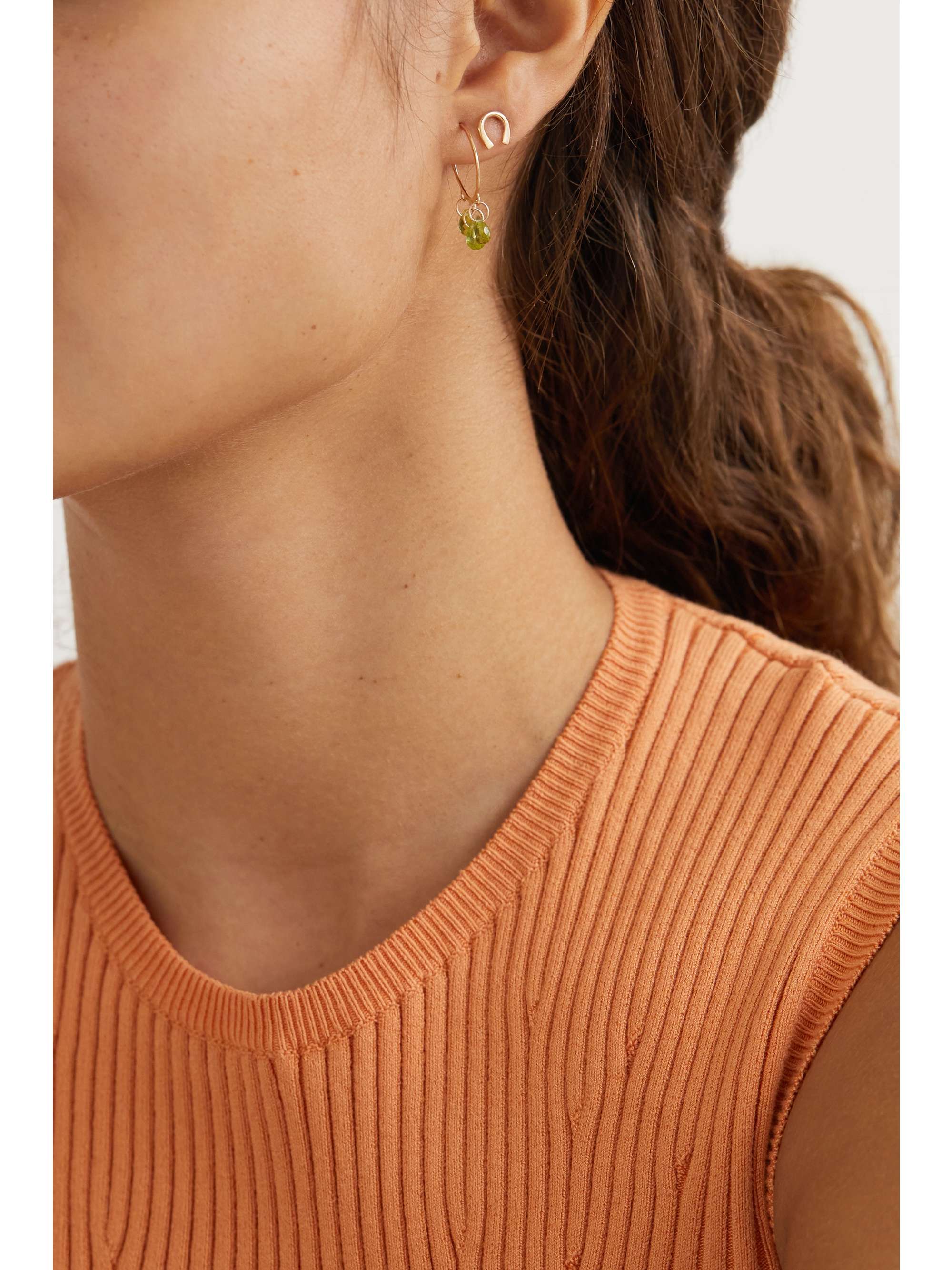 MELISSA JOY MANNING Creolen aus recyceltem 14 Karat Gold mit Peridoten