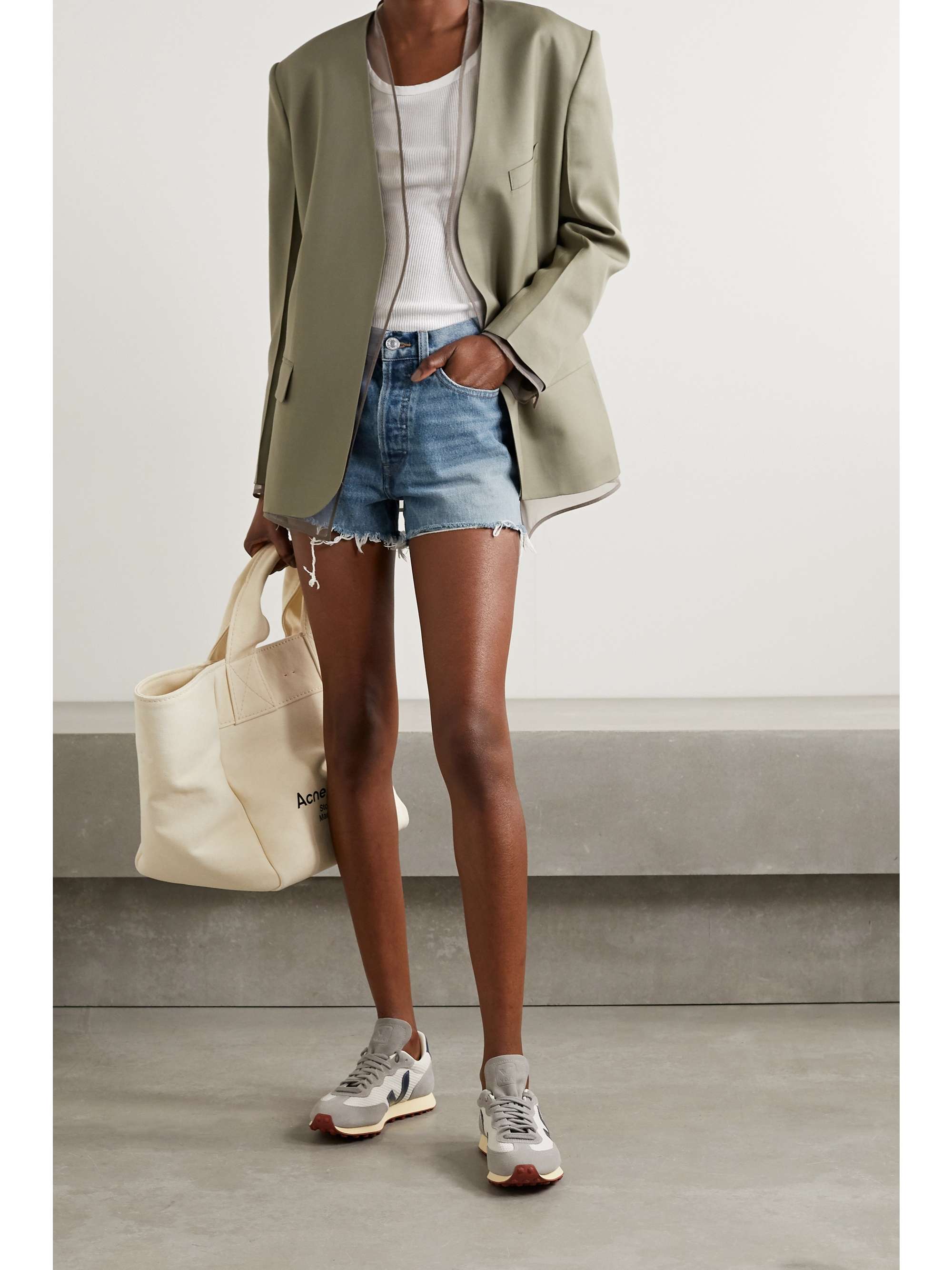 Mid denim 70s High Rise distressed 