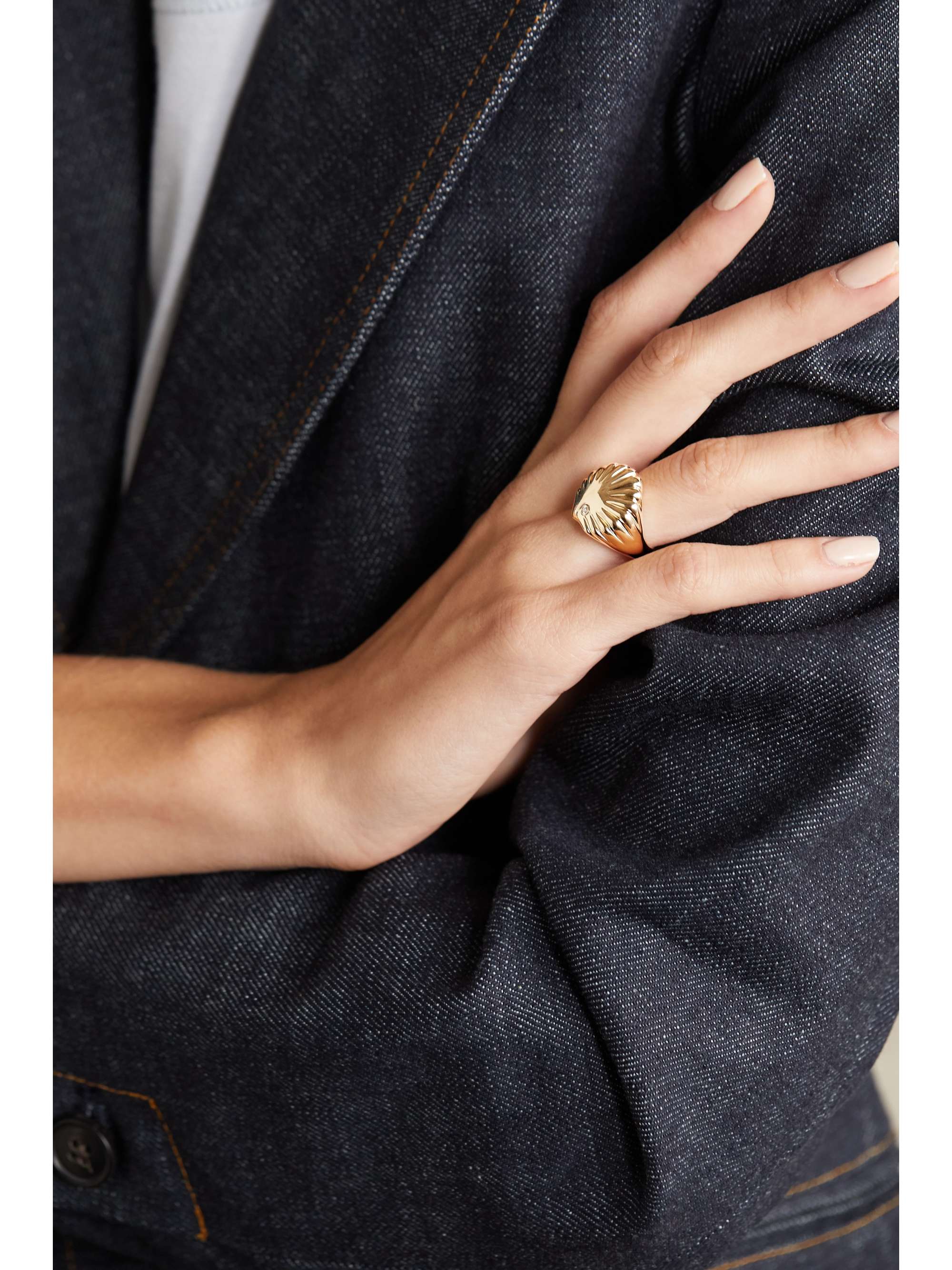 YVONNE LÉON 9-karat gold diamond ring