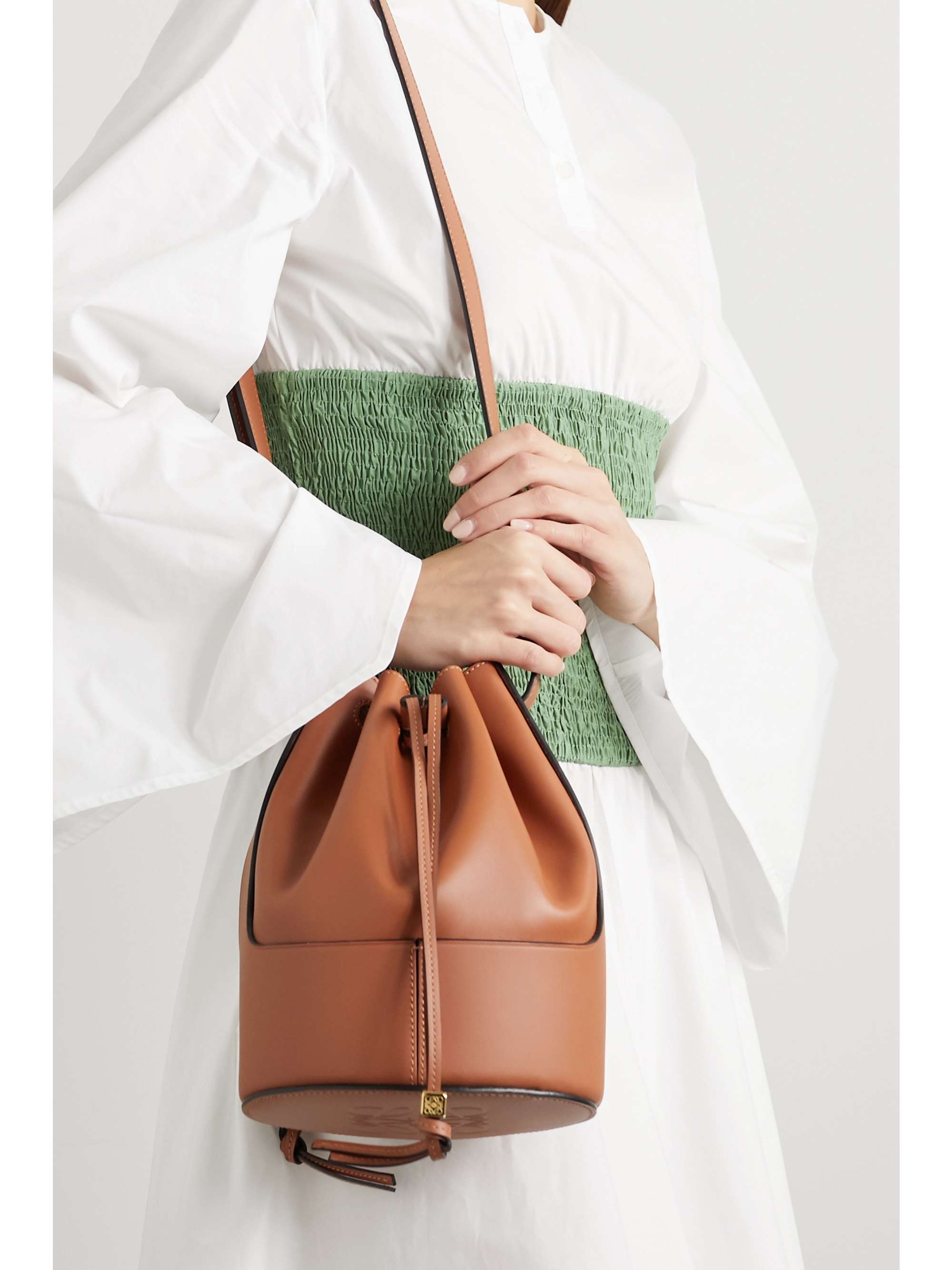 Balloon small leather bucket bag