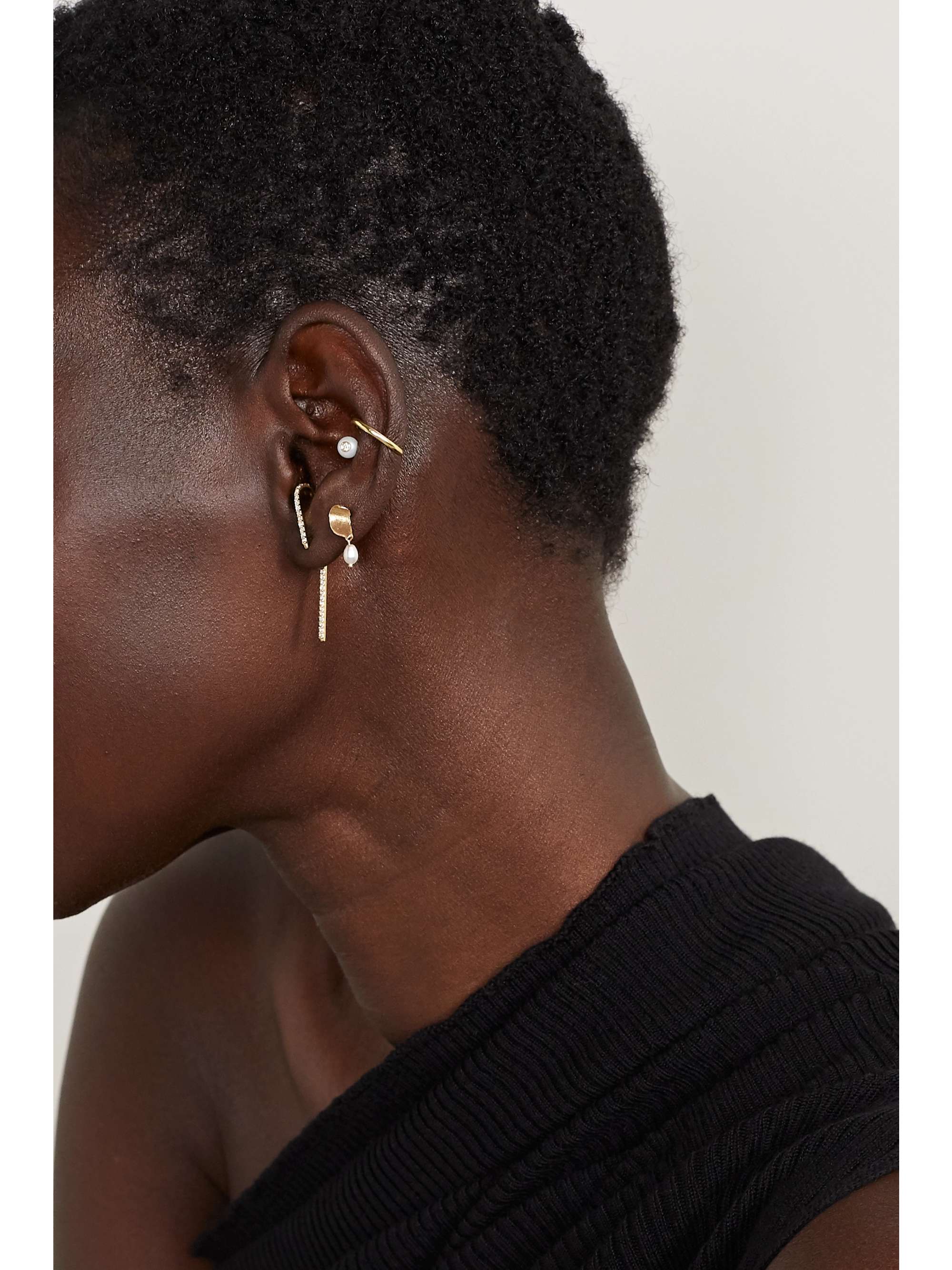 KATKIM Crescendo Flare Ear Cuff aus 14 Karat Gold mit Perle und Diamant