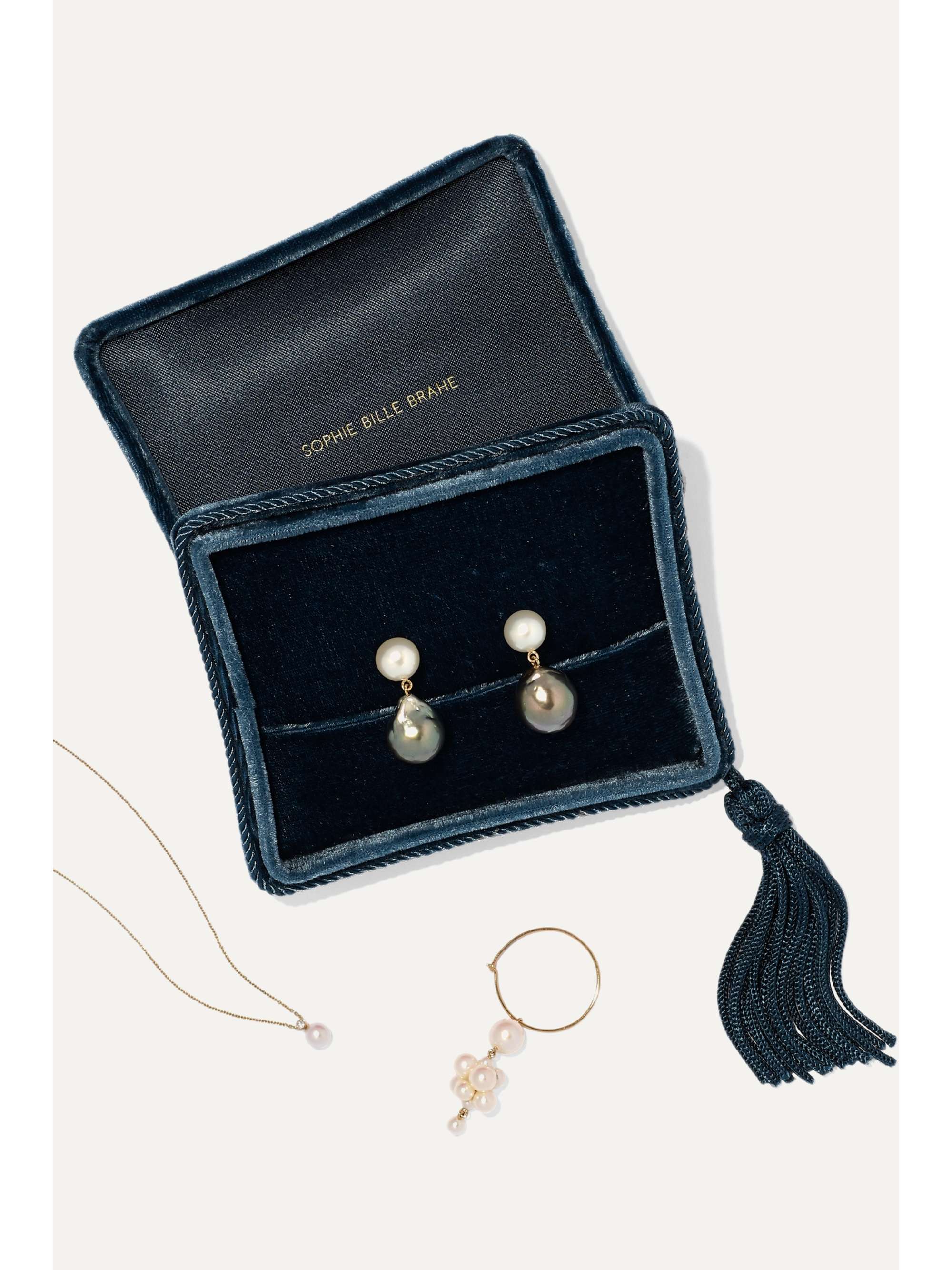 Velvet jewelry box