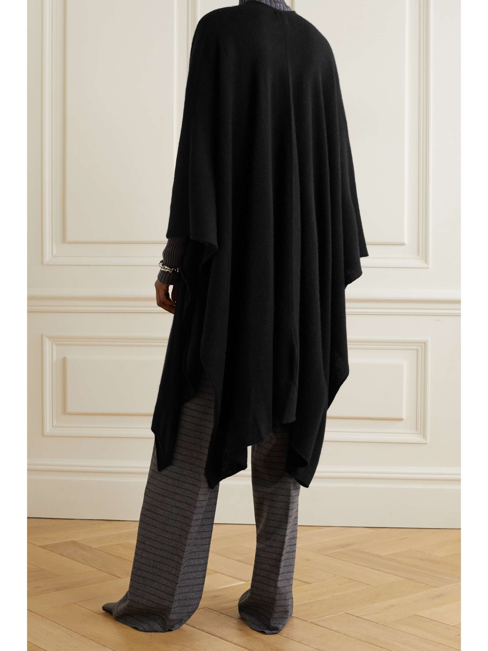 MADELEINE THOMPSON Cashmere wrap