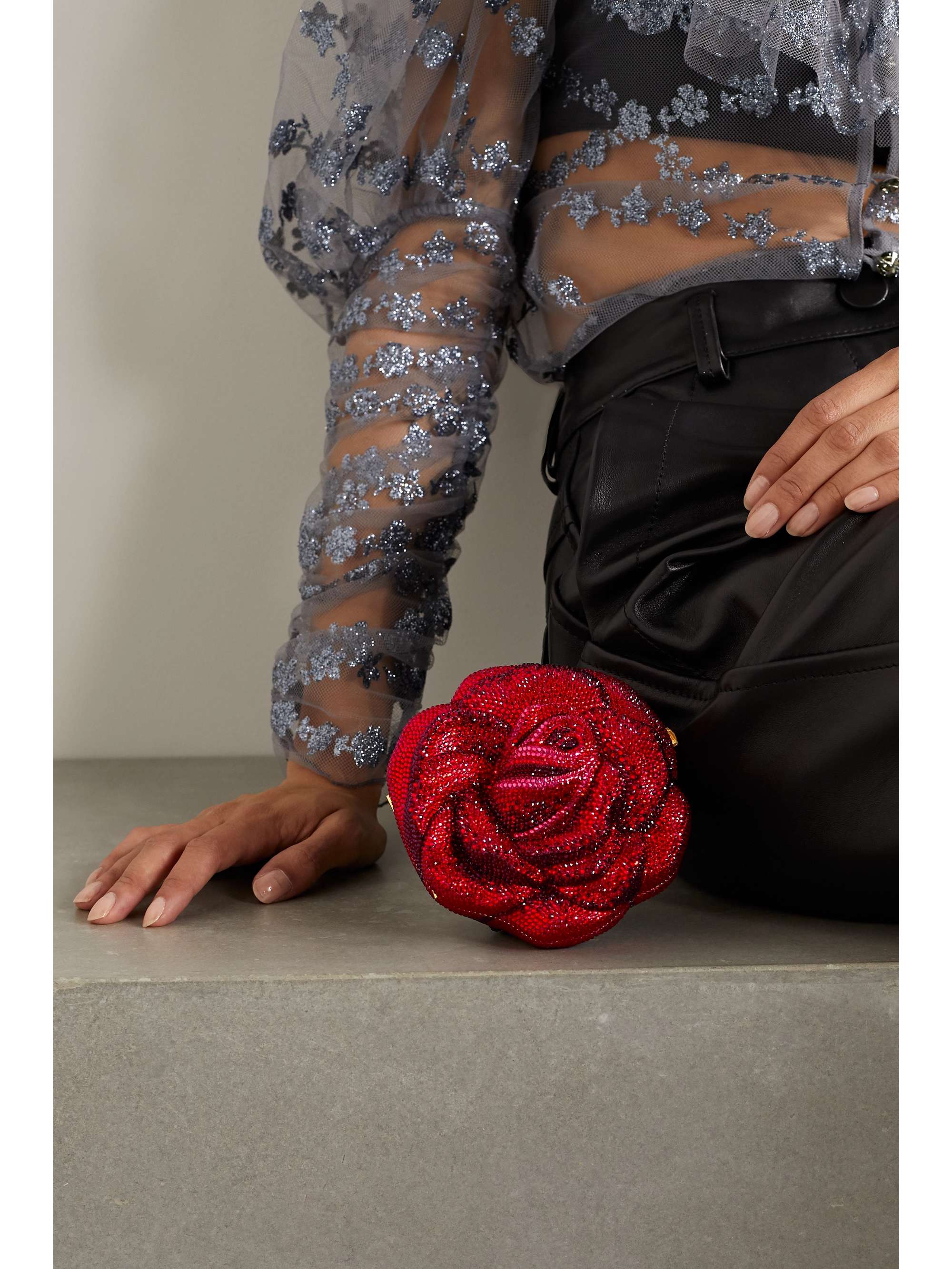 JUDITH LEIBER COUTURE Rose American Beauty Clutch mit Kristallen und goldfarbenen Details