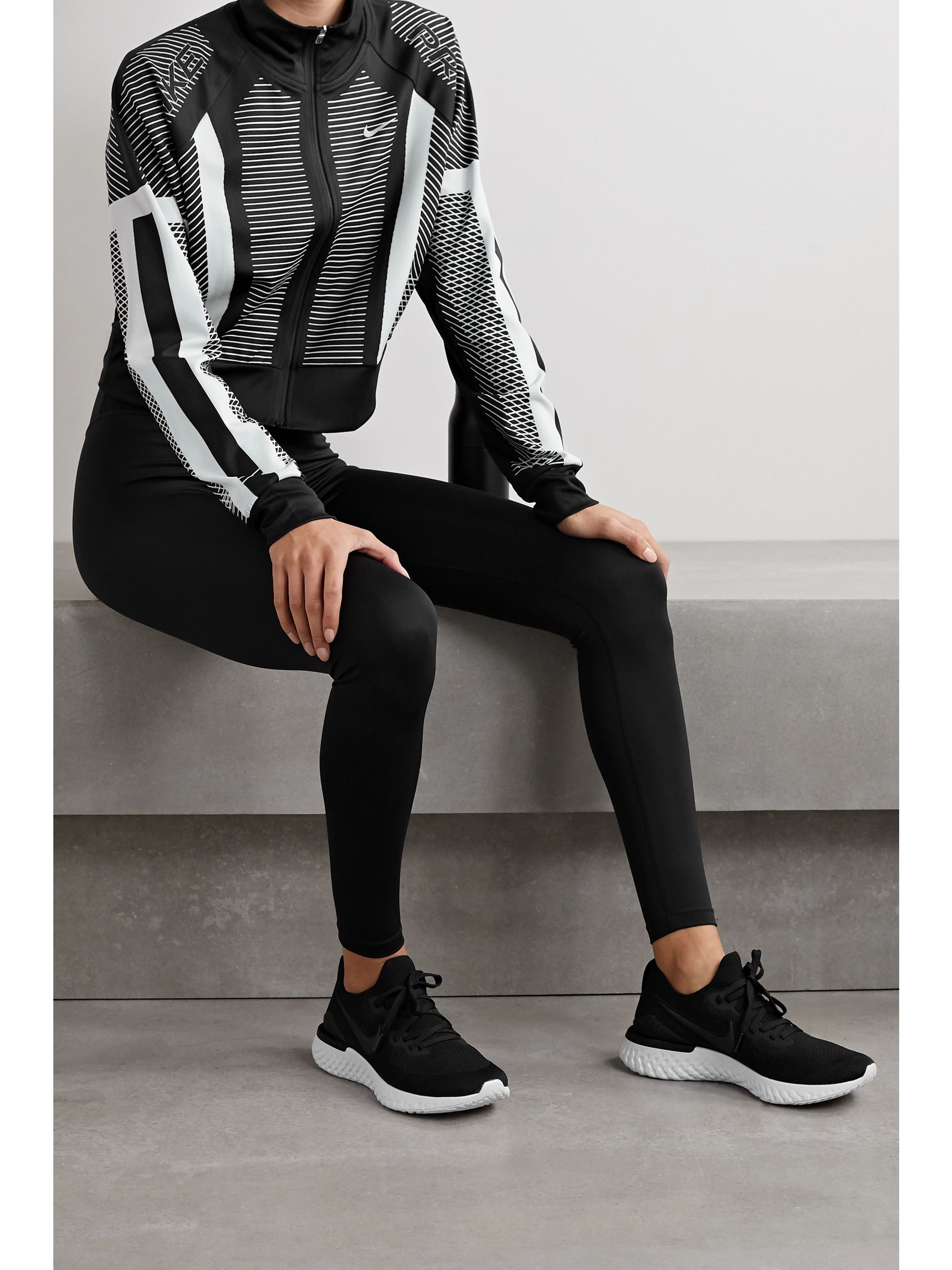 nike cropped track jacket in black