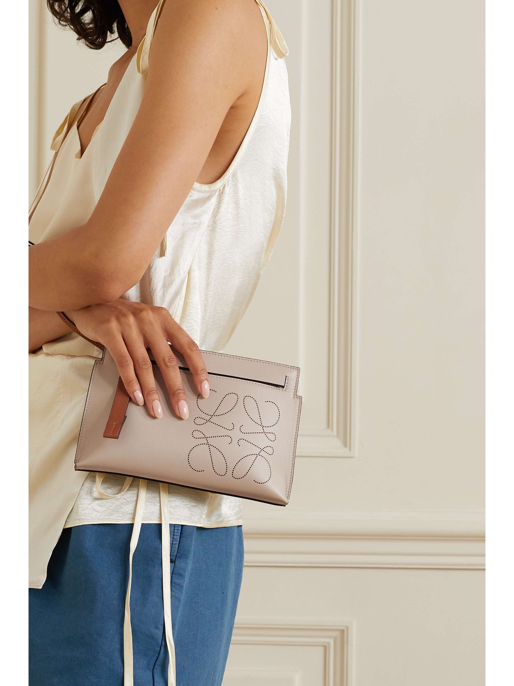 loewe t pouch