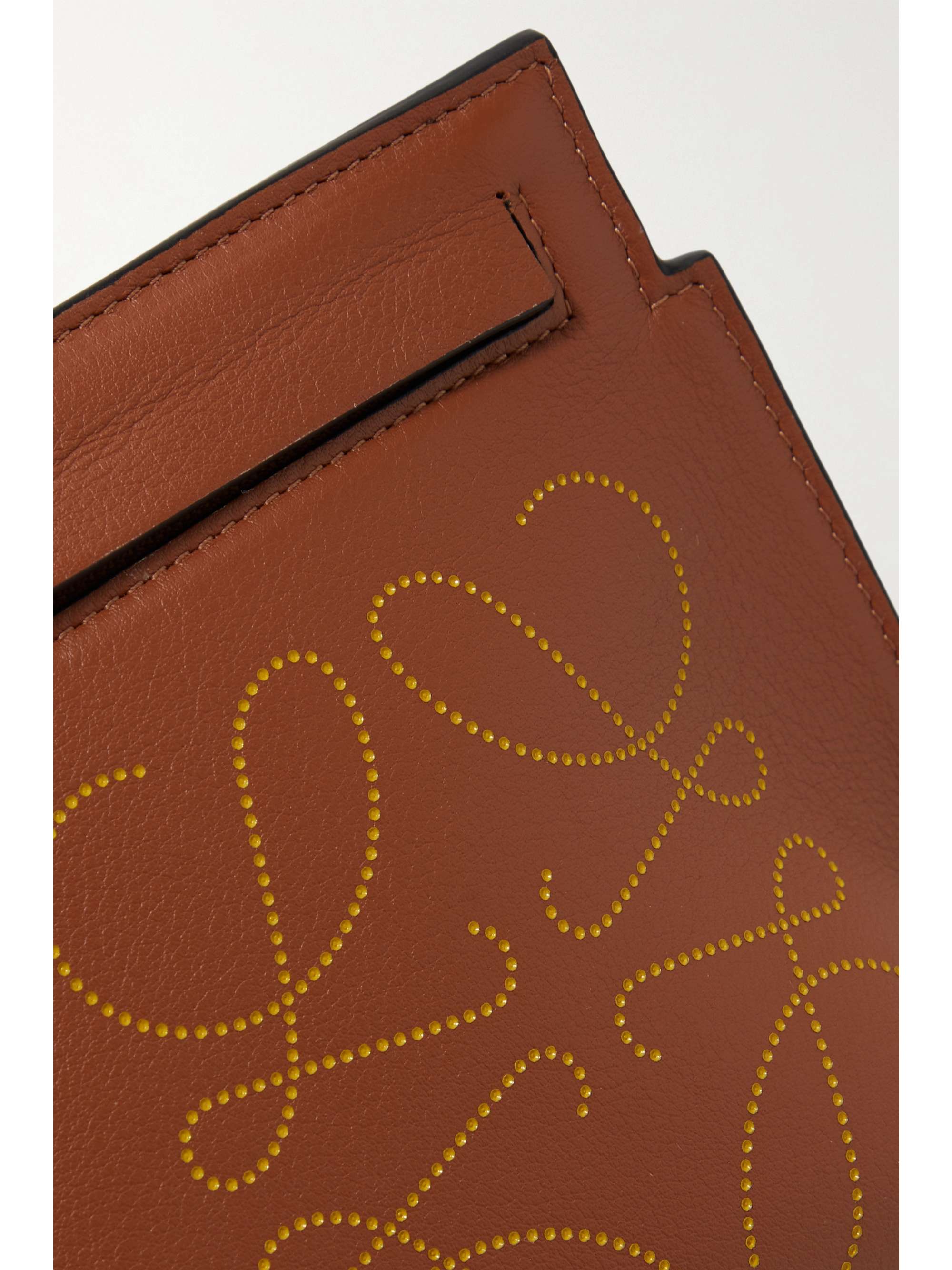 LOEWE T-Pouch mini Clutch aus Leder mit Perforationen